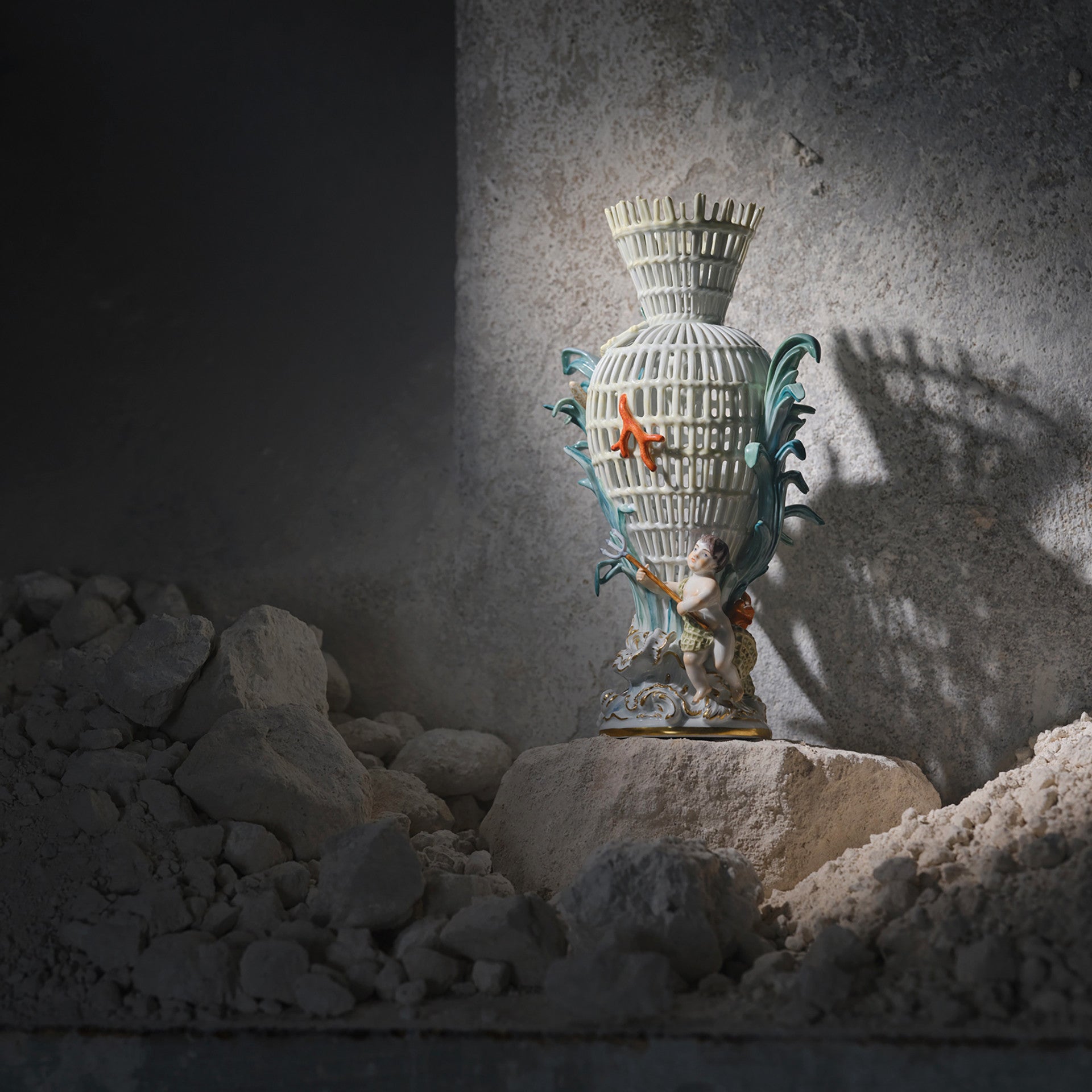 Elementevase Wasser, Weiß mit farbigen Akzenten, H 32 cm, Limitiert 15 Stück | Meissen Limitierte Meisterwerke