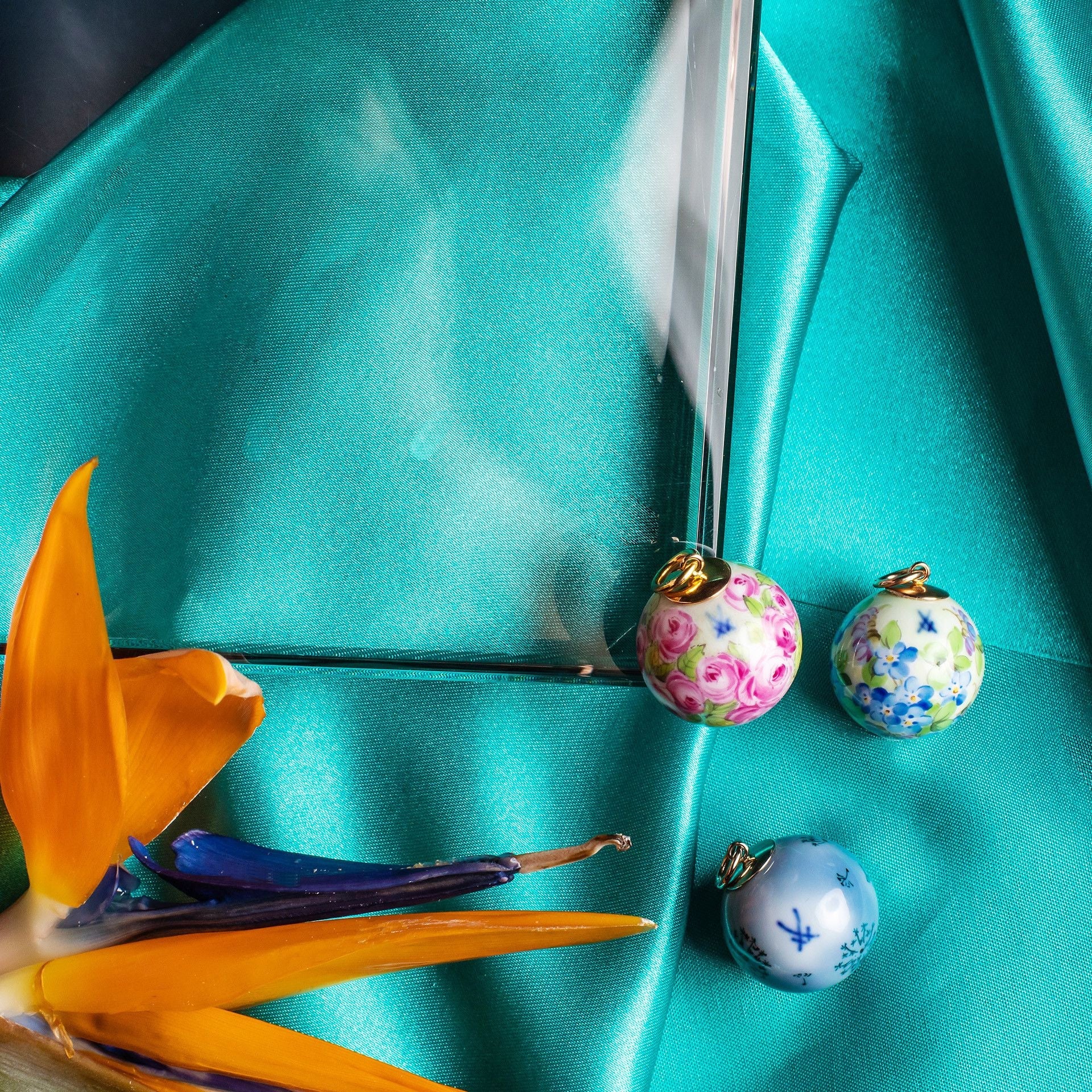 Anhänger 'Boule' Rosengarten, Ø 2,1 cm | Baumschmuck für den Weihnachtsstrauss MPJ20HSB0107 - Meissen Weimar