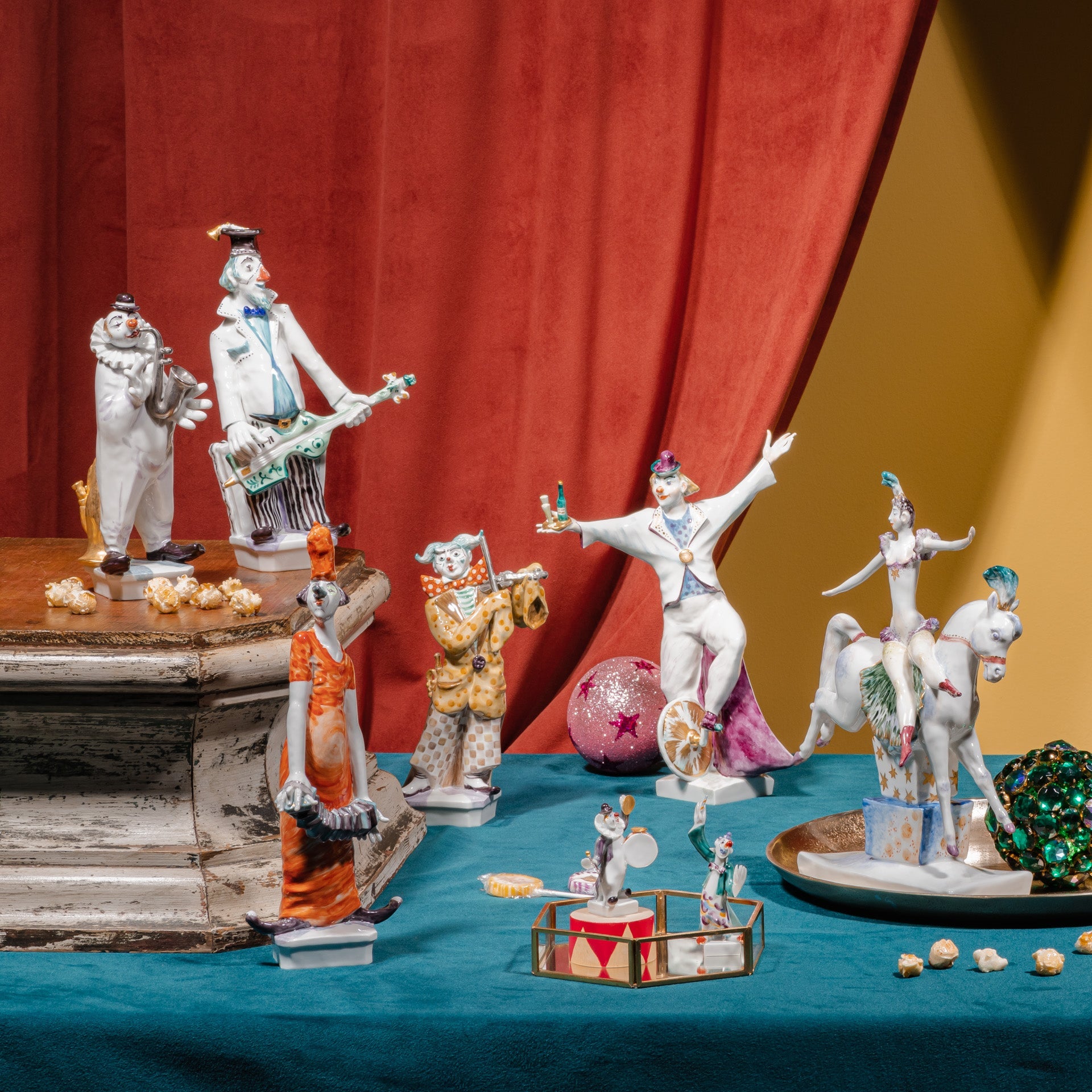 Clown mit Violine, Platin staffiert, reich | Meissen Künstlerkapelle 901300 - 60465 - Meissen Weimar