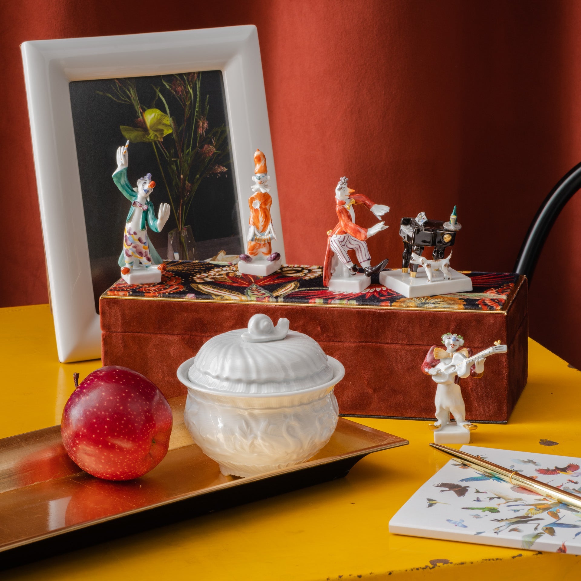 Clownskapelle Clown als Dirigent, Bunt staffiert, 10 cm | Meissen Miniaturfiguren - Edition 900100 - 60659 - Meissen Weimar