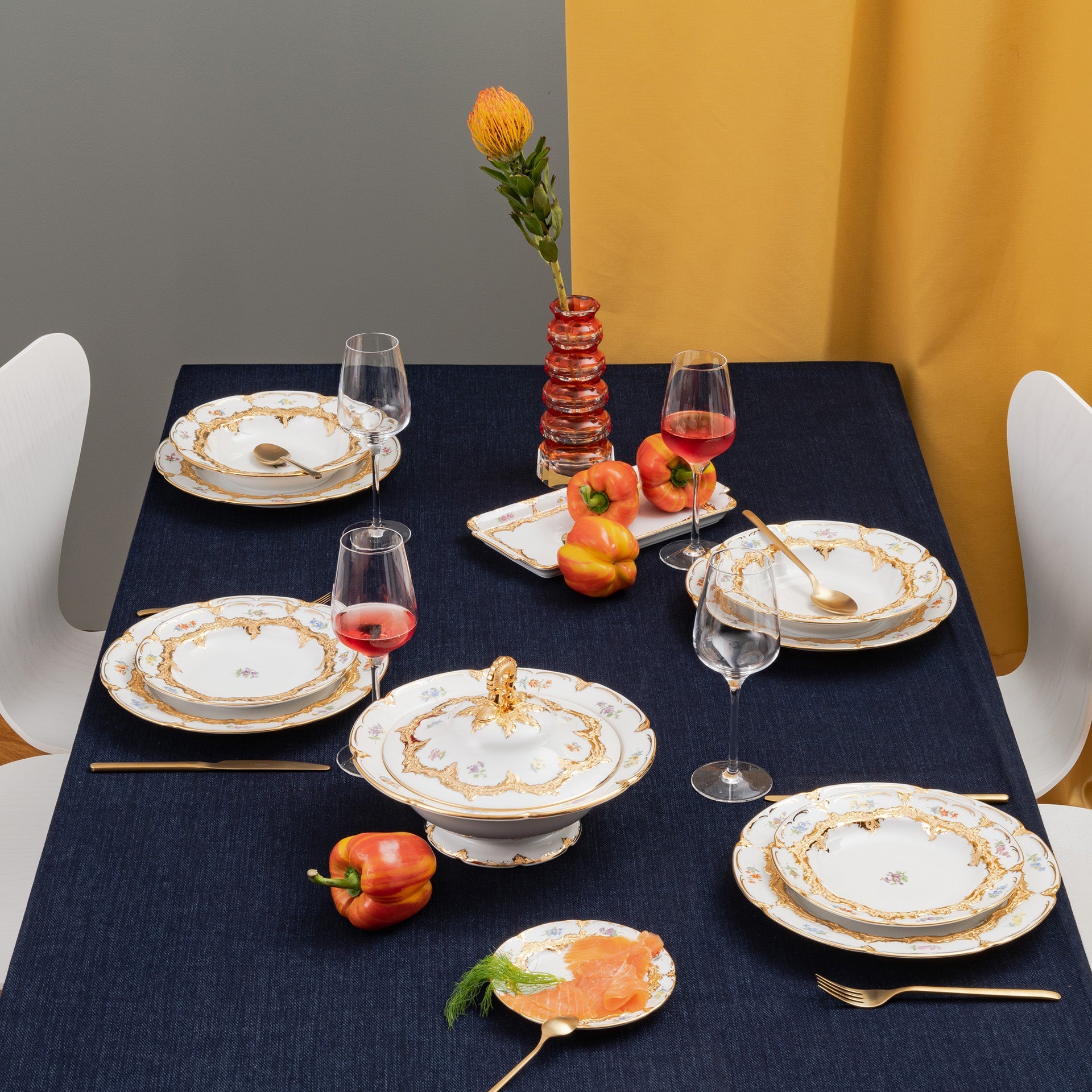 Deckelschüssel Goldbronze gestreute Blümchen Ø 27,5 cm | Meissen B - Form 010179 - 15381 - Meissen Weimar