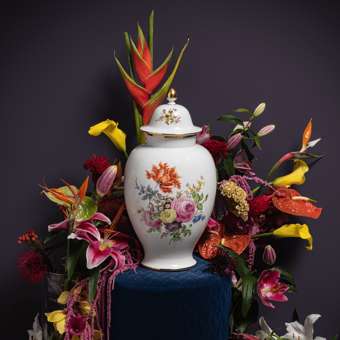 Deckelvase Blumenbukett, Weiß bunt, H 64 cm | Meissen Exklusiv - Kollektion 100180 - 51115 - Meissen Weimar