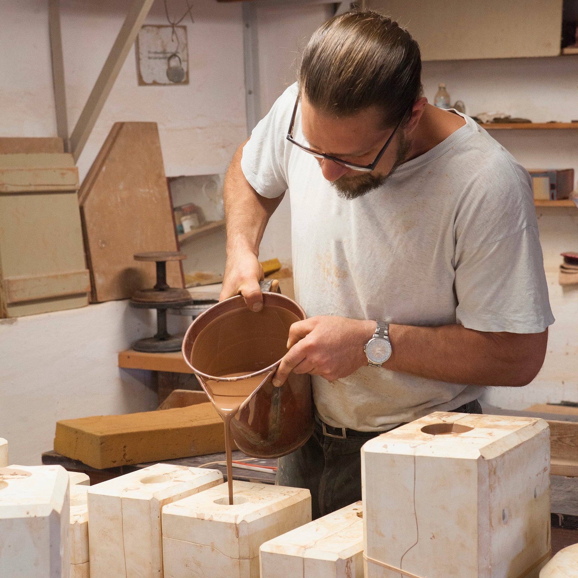 Eichhörnchen "Nutpacker", H 10 cm | Meissen Figuren Böttgersteinzeug 000002-86518 - Meissen Weimar