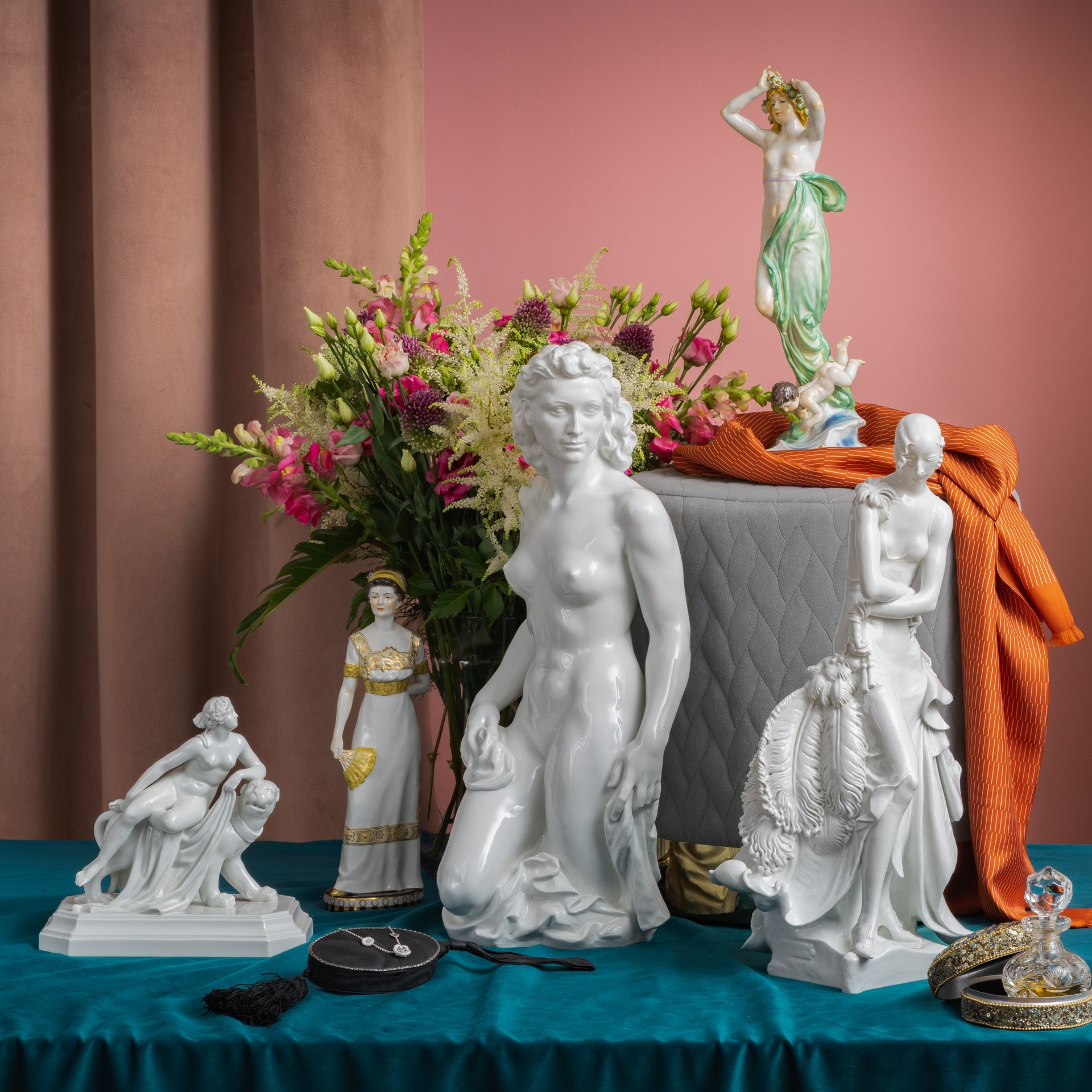 Einzelfigur Ariadne auf Panther, Weiß, H 21 cm | Meissen Kollektion Markenzeichen 000001 - 70606 - Meissen Weimar