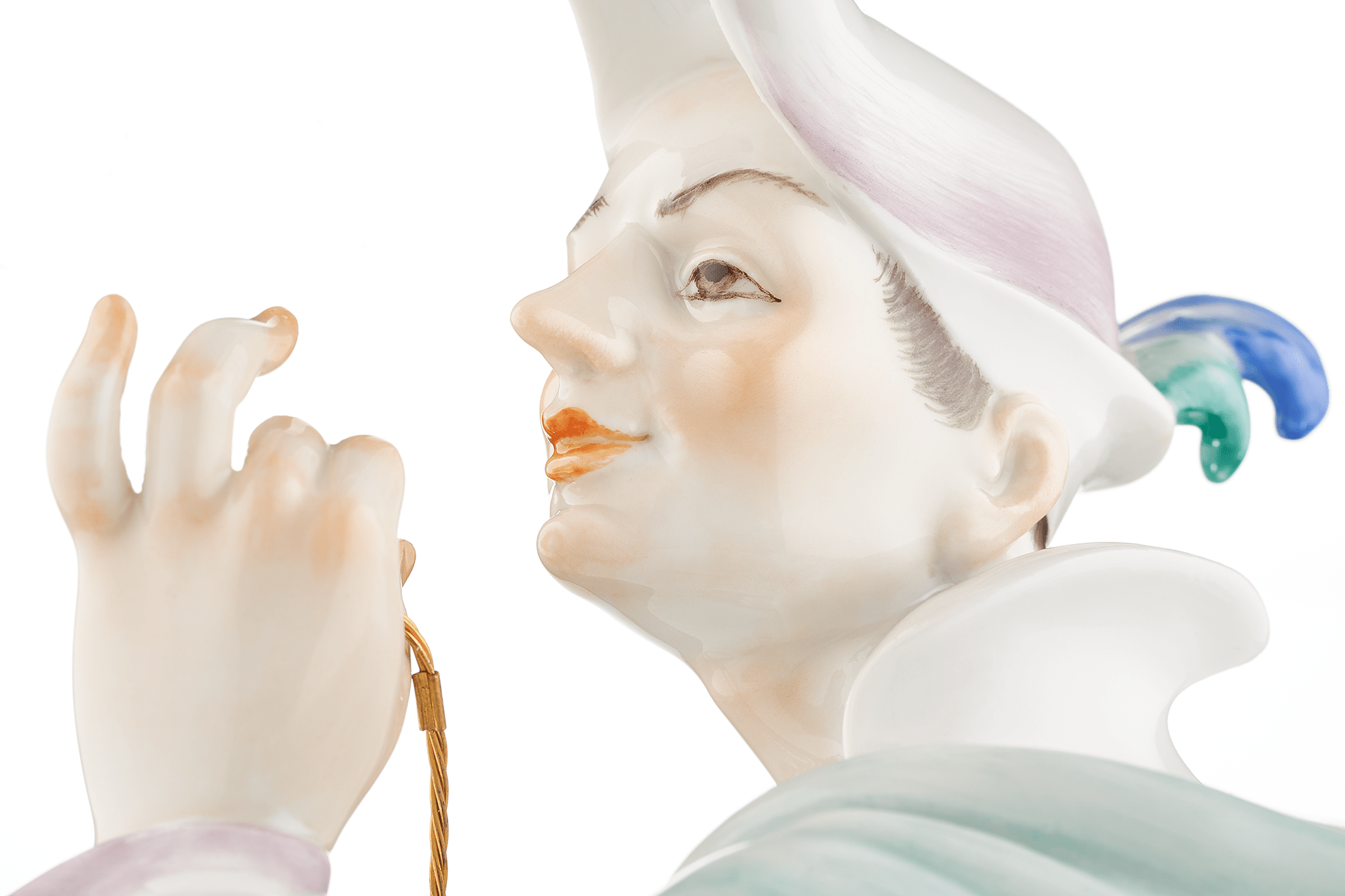 Einzelfigur Komödiant mit Triangel, bunt und gold staffiert, H 28 cm | Meissen Figuren Individuell 900300 - 73m04 - Meissen Weimar