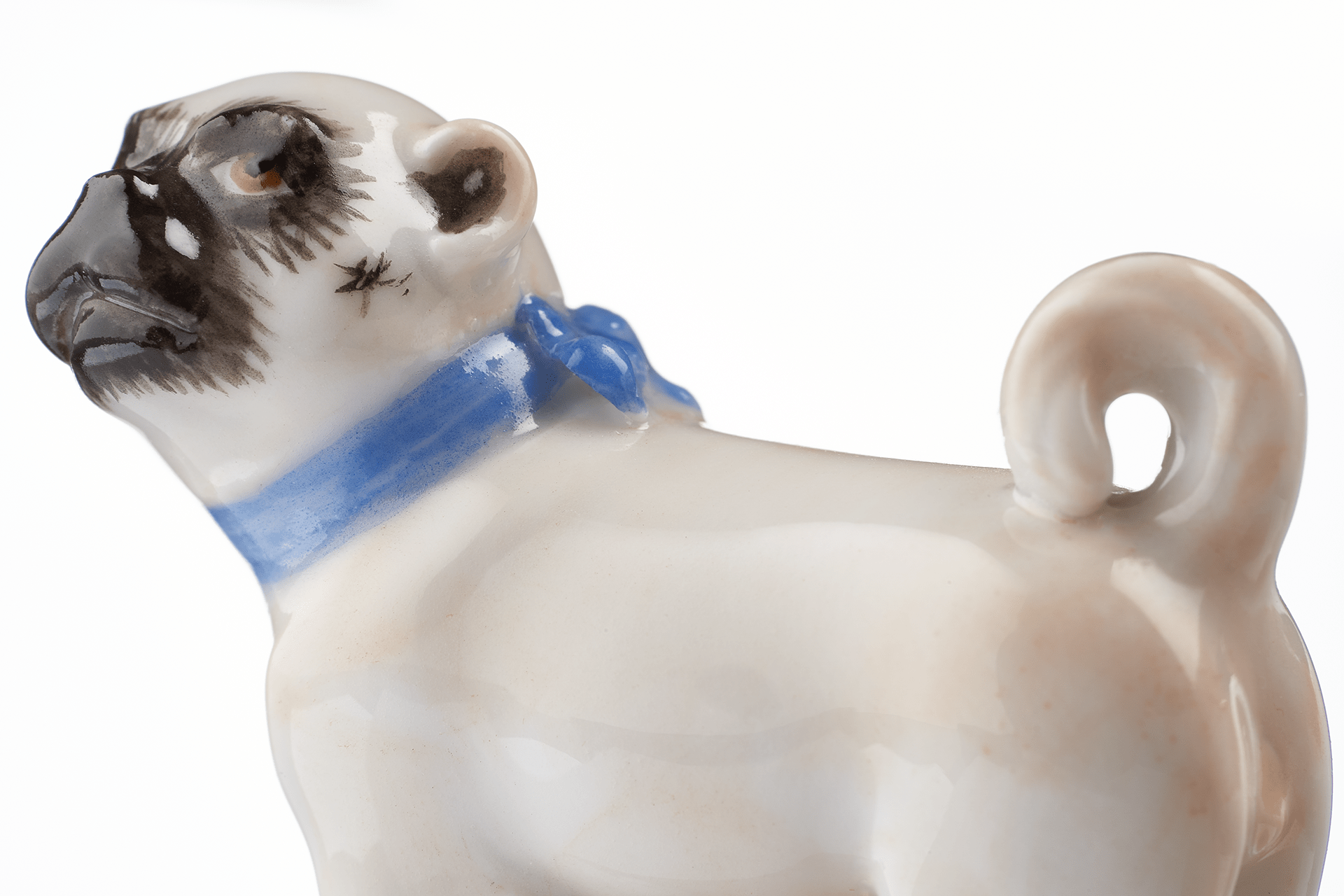 Einzelfigur Mops, Bunt staffiert, H 3,5 cm | Meissen Figuren Individuell 900100 - 78644 - Meissen Weimar