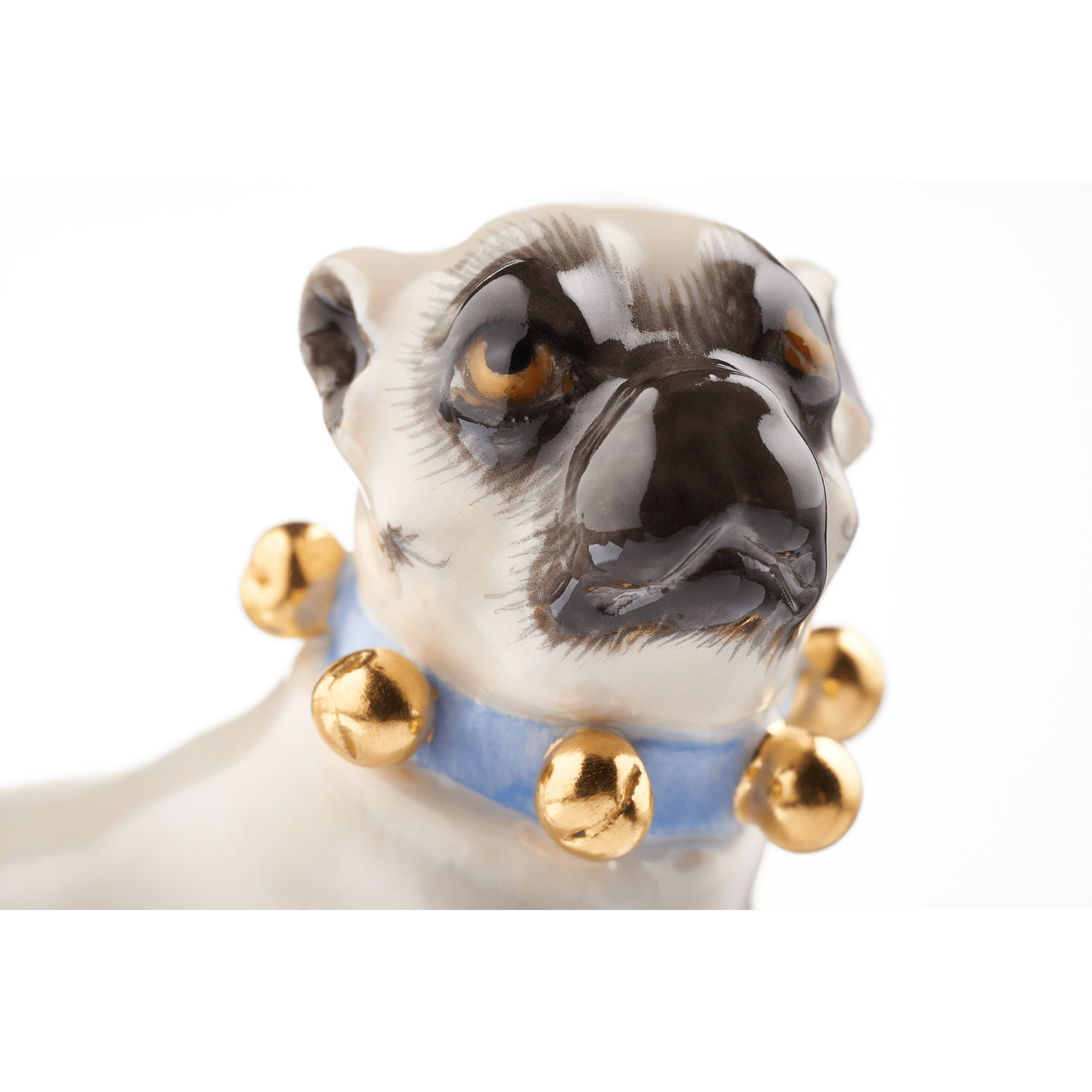 Einzelfigur Mops, bunt und gold staffiert, H 6 cm | Meissen Figuren Individuell 900300-78506 - Meissen Weimar