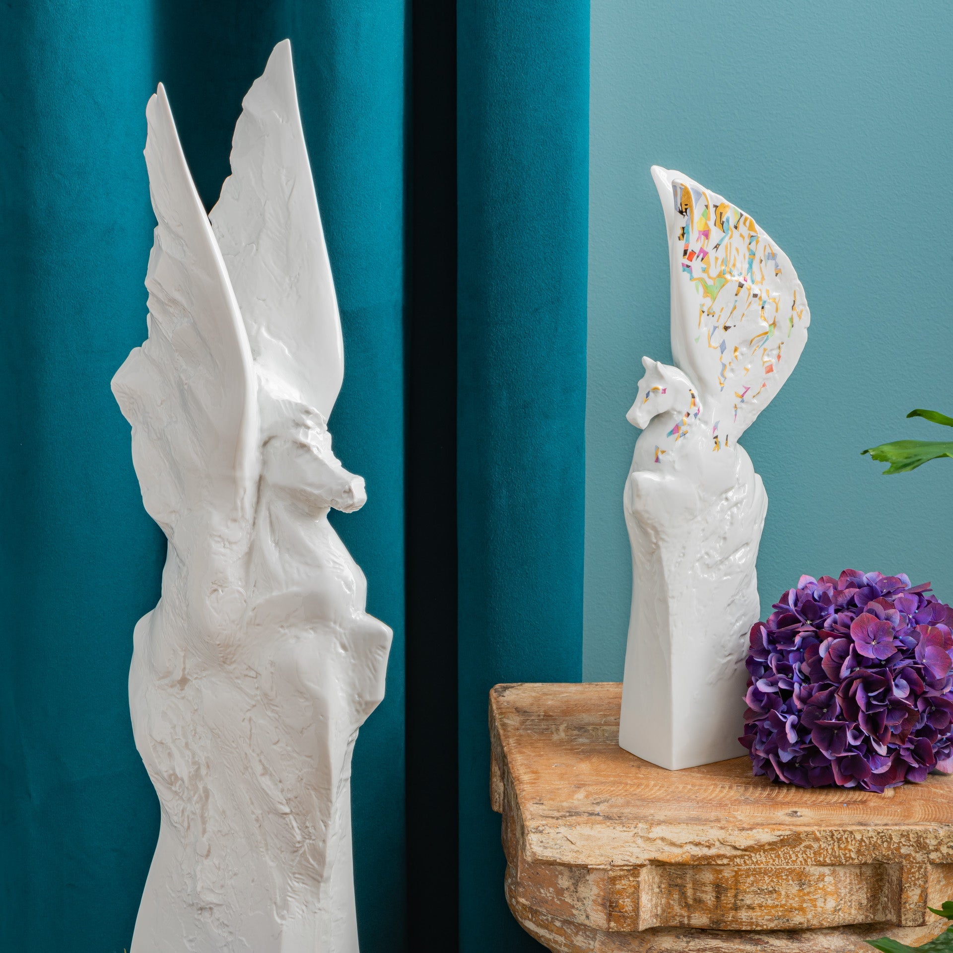 Einzelfigur Pegasos, bunt und gold staffiert, H 42 cm | Meissen Figuren Individuell 900300 - 73947 - Meissen Weimar