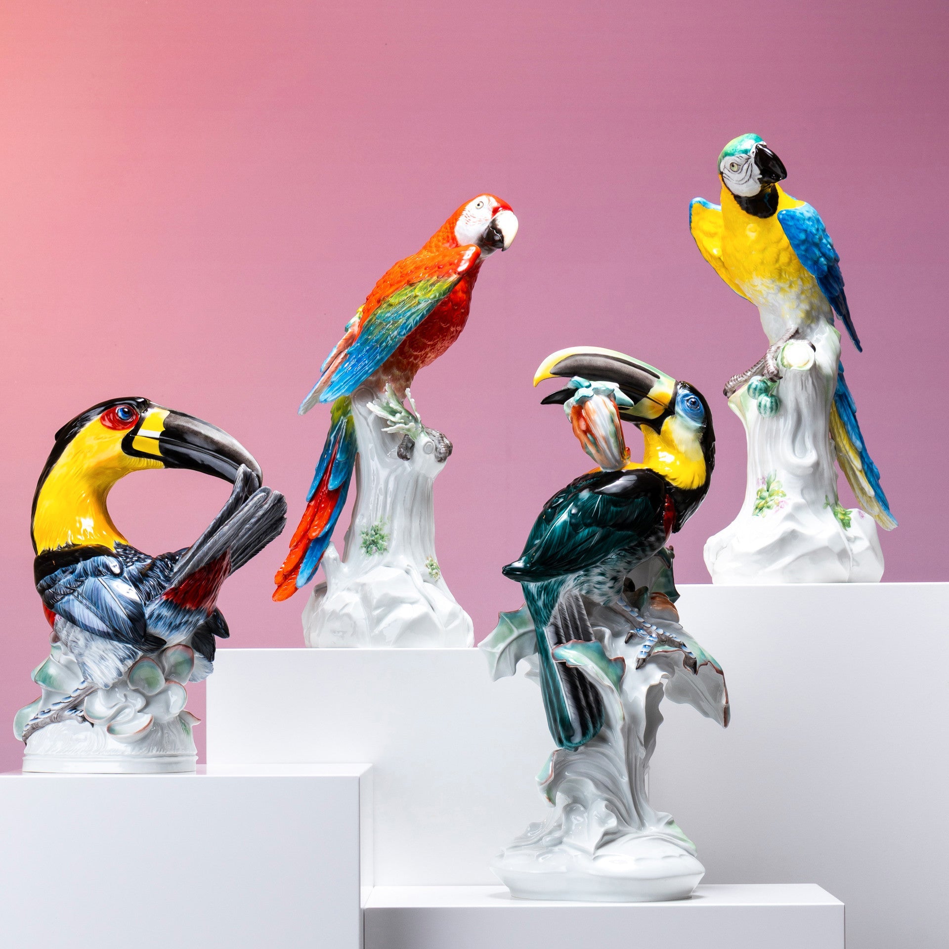 Einzelfigur Tukan schwarz - gelb, H 32 cm | Meissen Figuren Individuell 90a506-77417 - Meissen Weimar