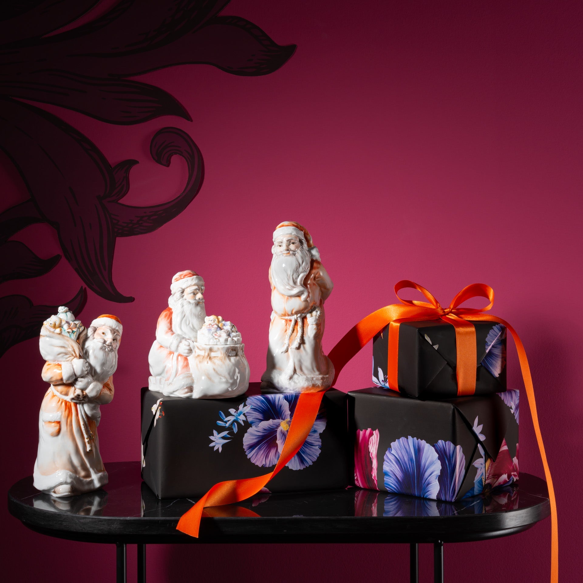 Einzelfigur Weihnachtsmann mit Geschenksack, H 13,5 cm | Meissen Figuren - Edition Weihnachten 900300 - 83678 - Meissen Weimar