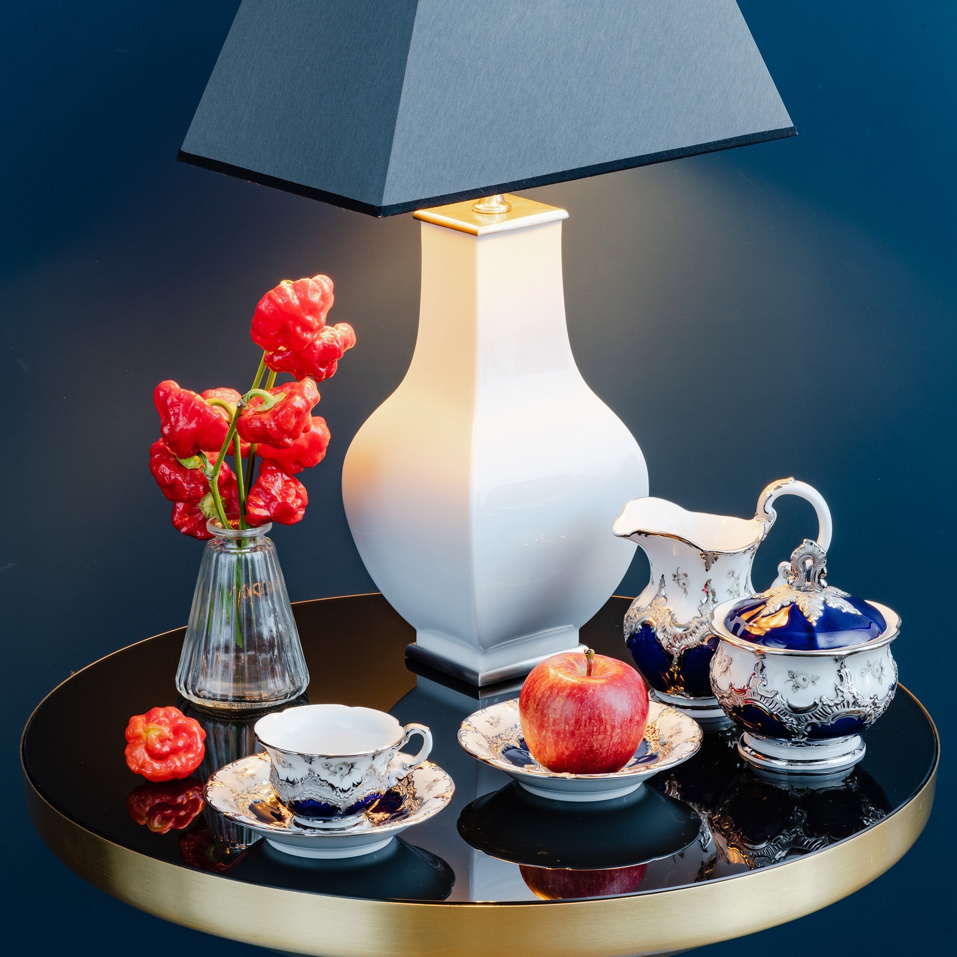 Espressotasse, Gestreute Röschen, weiß - grau, königsblau, Glanzplatin, V 0,1 l | Meissen B - Form 018677 - 15580 - Meissen Weimar