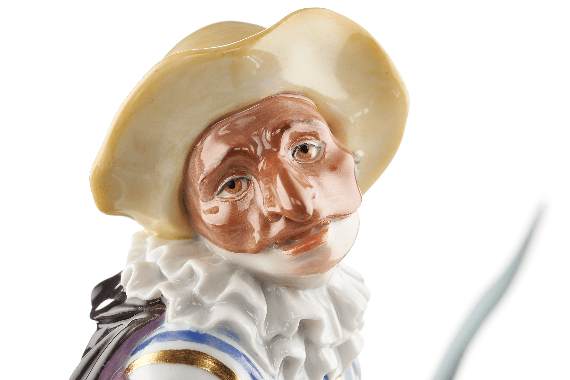 Figur Coviello, bunt und gold staffiert, H 18 cm | Meissen Figuren - Edition Italienische Komödie 900300 - 64573 - Meissen Weimar