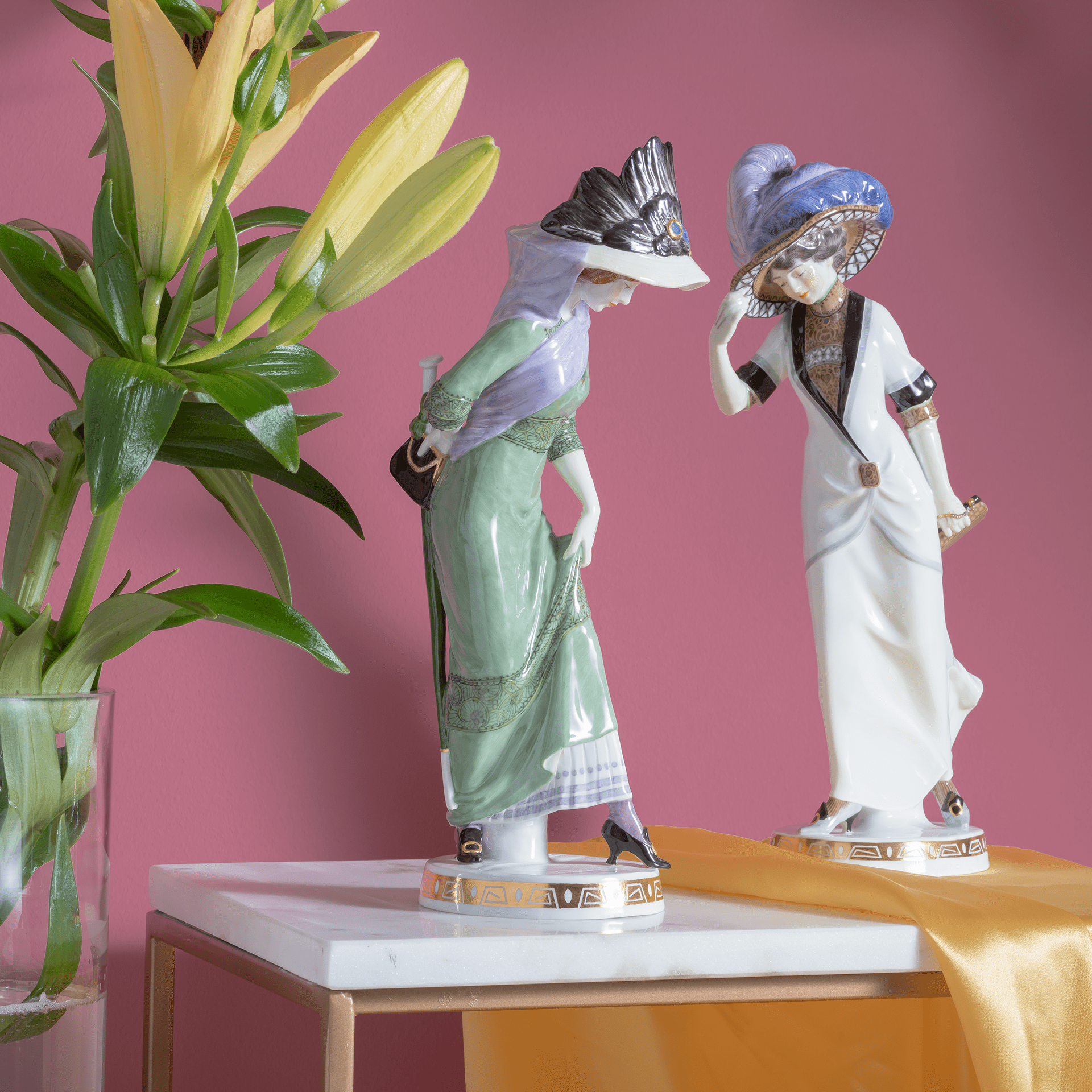 Figur Dame mit Handtasche, limitiert, H 28 cm | Meissen Limitierte Meisterwerke 900384 - 73454 - Meissen Weimar