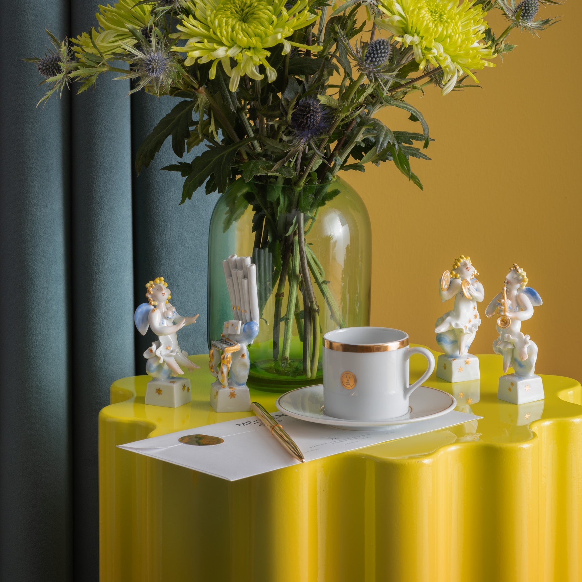 Figur Engel mit Tute, bunt und gold staffiert, H 9,5 cm | Meissen Figuren Individuell 900300 - 83339 - Meissen Weimar