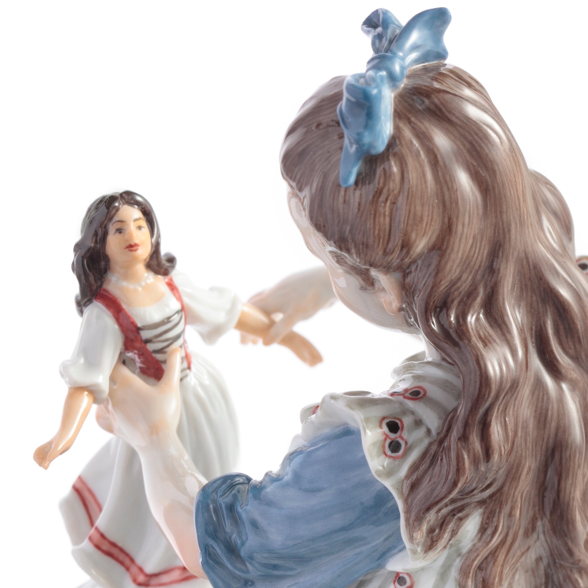 Figur Mädchen mit Puppe und Blumenkorb, Limitierte Meisterwerke, H 16 cm | Meissen Limitierte Meisterwerke 900184 - 73663 - Meissen Weimar