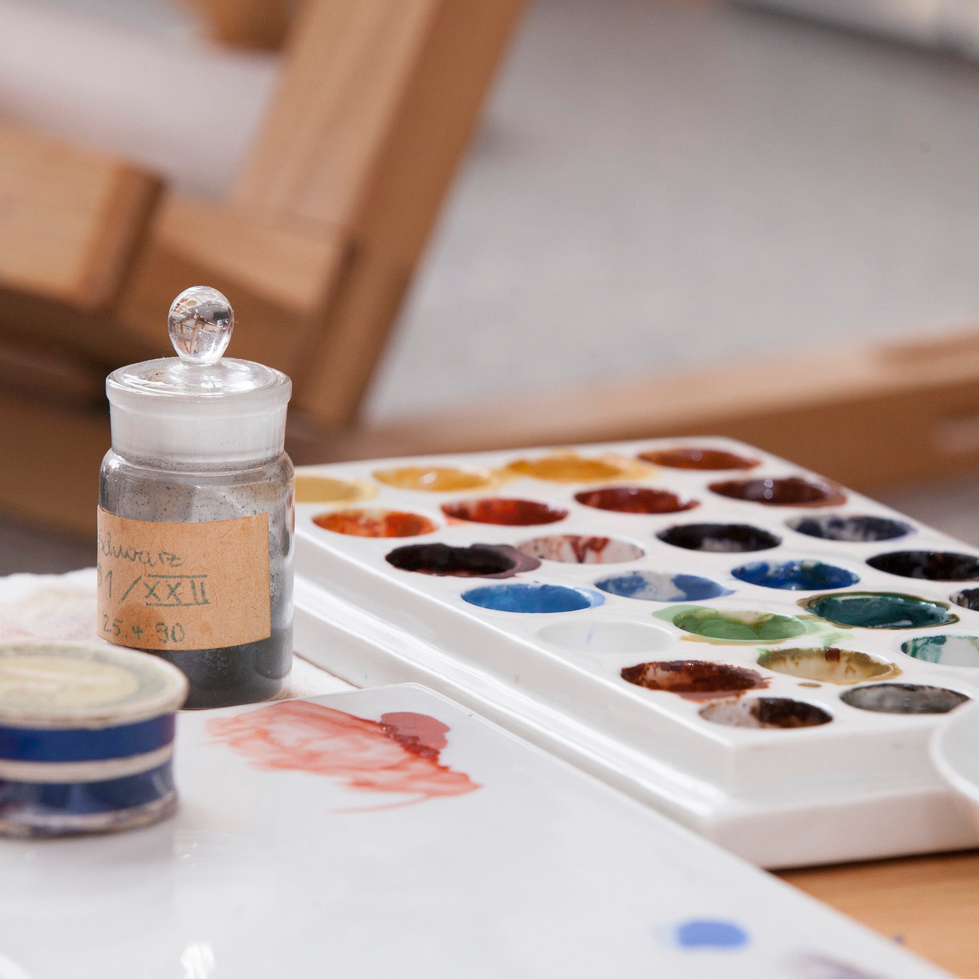 Figur Schäferin tanzend, bunt und gold staffiert, H 17 cm | Meissen Figuren Individuell 900300-61118 - Meissen Weimar