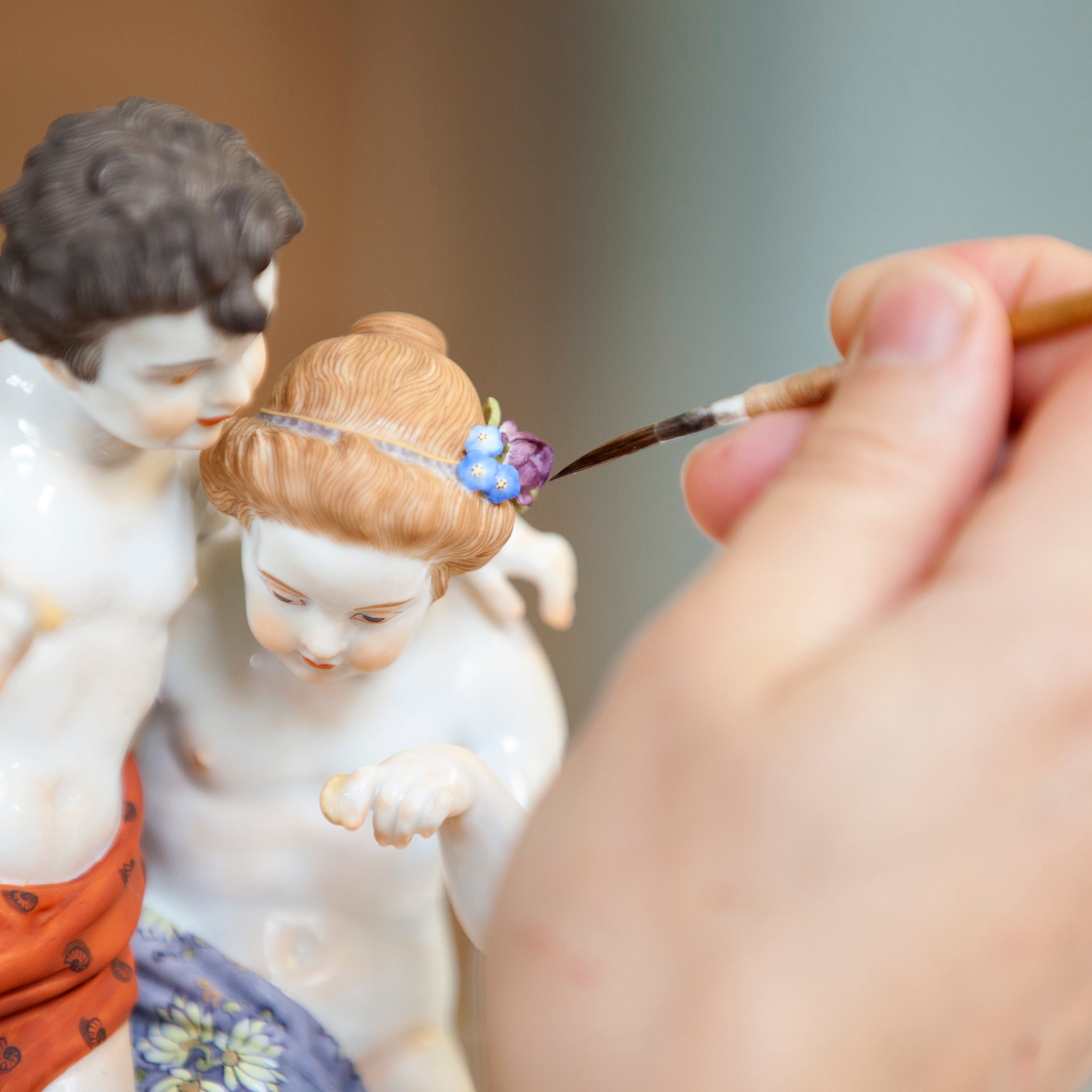 Figur Zwei Kinder, Schwäne fütternd, H 24 cm | Meissen Limitierte Meisterwerke 900384 - 73711 - Meissen Weimar