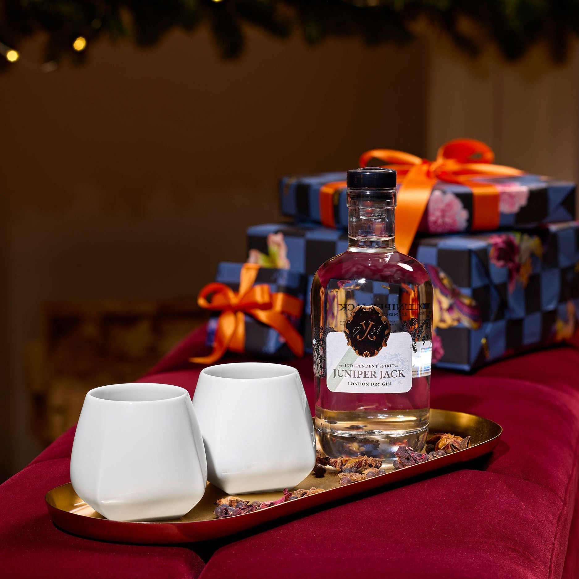 Gin - Set, 3 - tlg., Juniper Jack London Dry Gin 0,5 l, 46,5 % vol., 2 Becher Antarctica | Meissen Gourmet - Set 000001 - 55M73 - Meissen Weimar