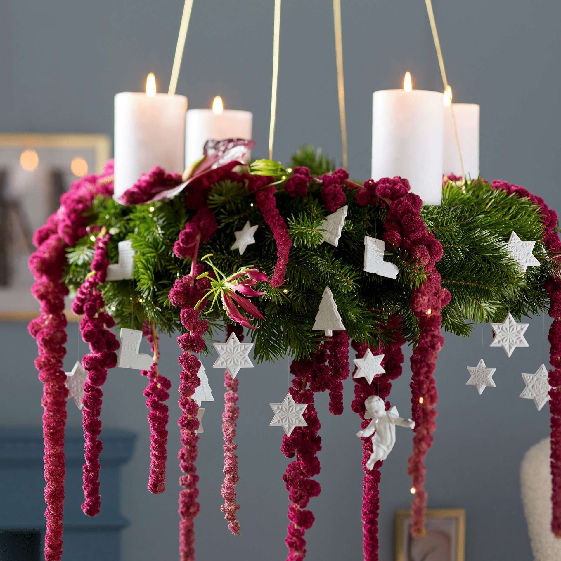 Glocke mit Kerzen, Medaillen, weiß, H 5 cm | Meissen Zweigschmuck Weihnachtskollektion 000003-98F12 - Meissen Weimar