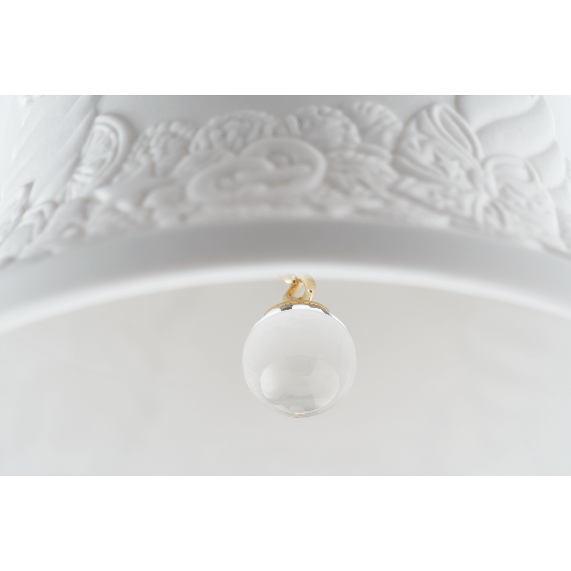 Glocke mit Relief, Adventskranz, Weiß, Biskuit, H 8 cm | Meissen Zweigschmuck Glocken Kollektion 001001 - 55M72 - Meissen Weimar