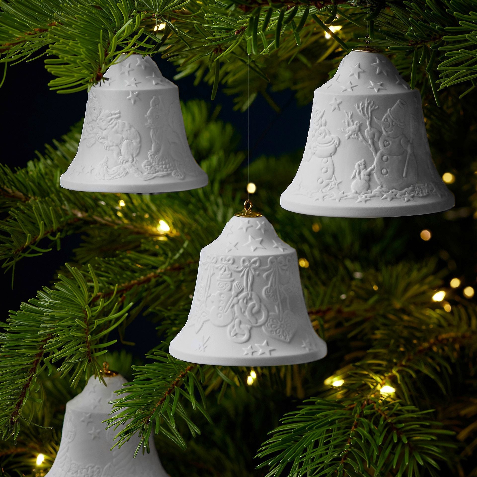 Glocke mit Relief, Schneemann, Weiß, Biskuit, H 8 cm | Meissen Zweigschmuck Glocken Kollektion 001001 - 55M92 - Meissen Weimar