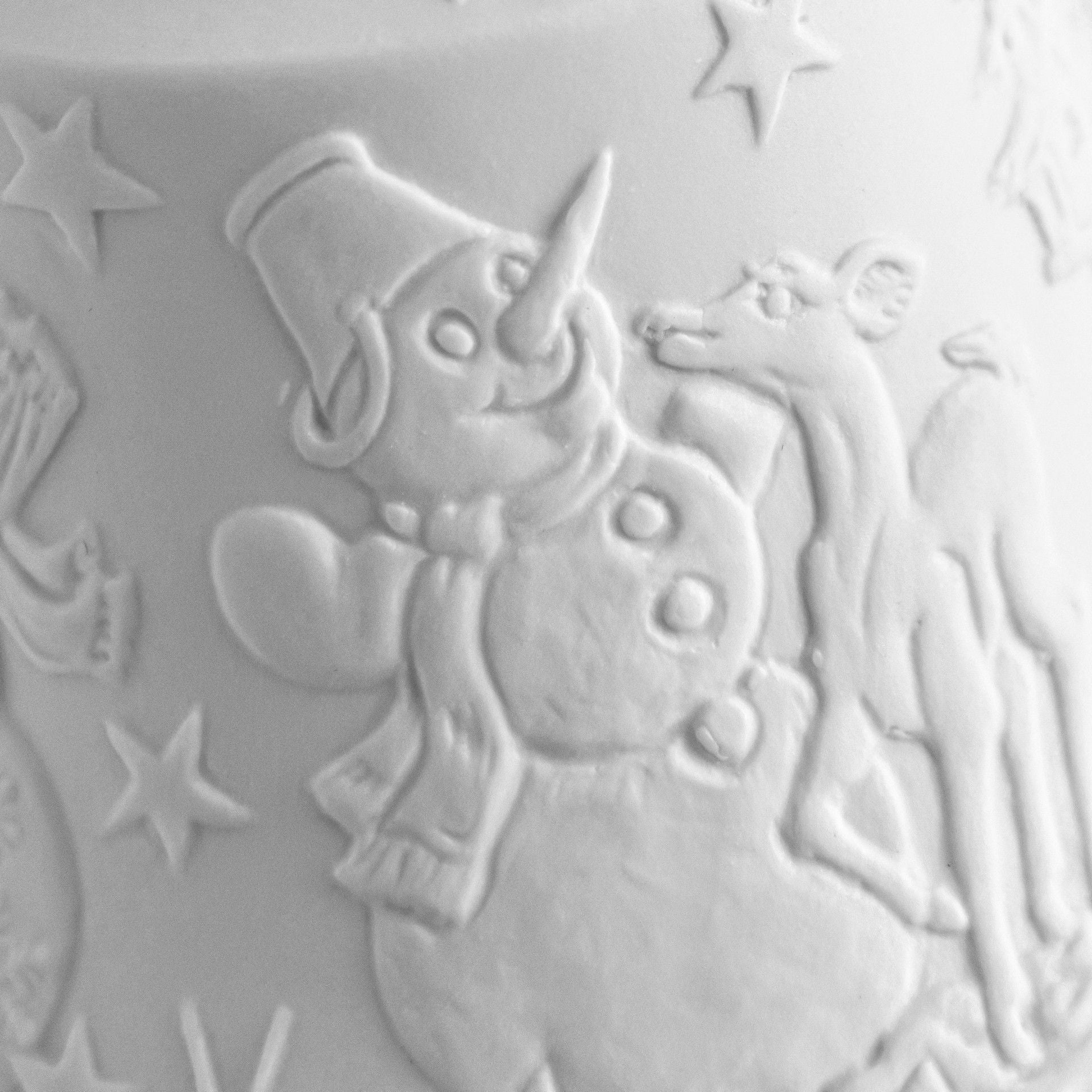 Glocke mit Relief, Schneemann, Weiß, Biskuit, H 8 cm | Meissen Zweigschmuck Glocken Kollektion 001001 - 55M92 - Meissen Weimar