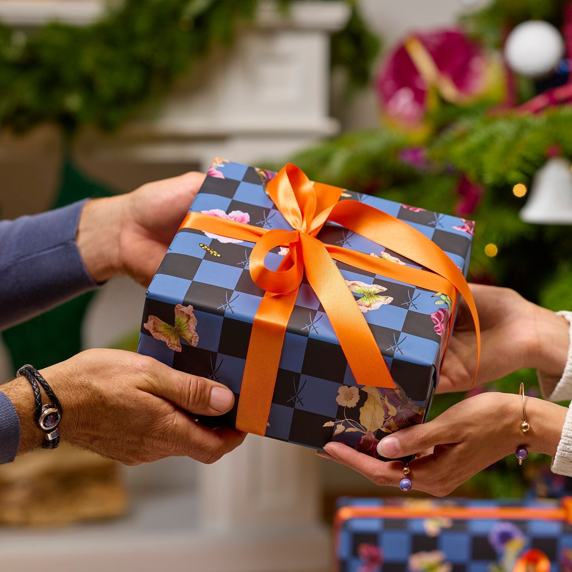 Glühweintassen - Set, 3 - tlg., Wackerbarths Weiß & Heiß, 2 Henkelbecher Sternenrelief, Form: Berlin | Meissen - Set Kollektion Genußwelten 000001 - 55M80 - Meissen Weimar