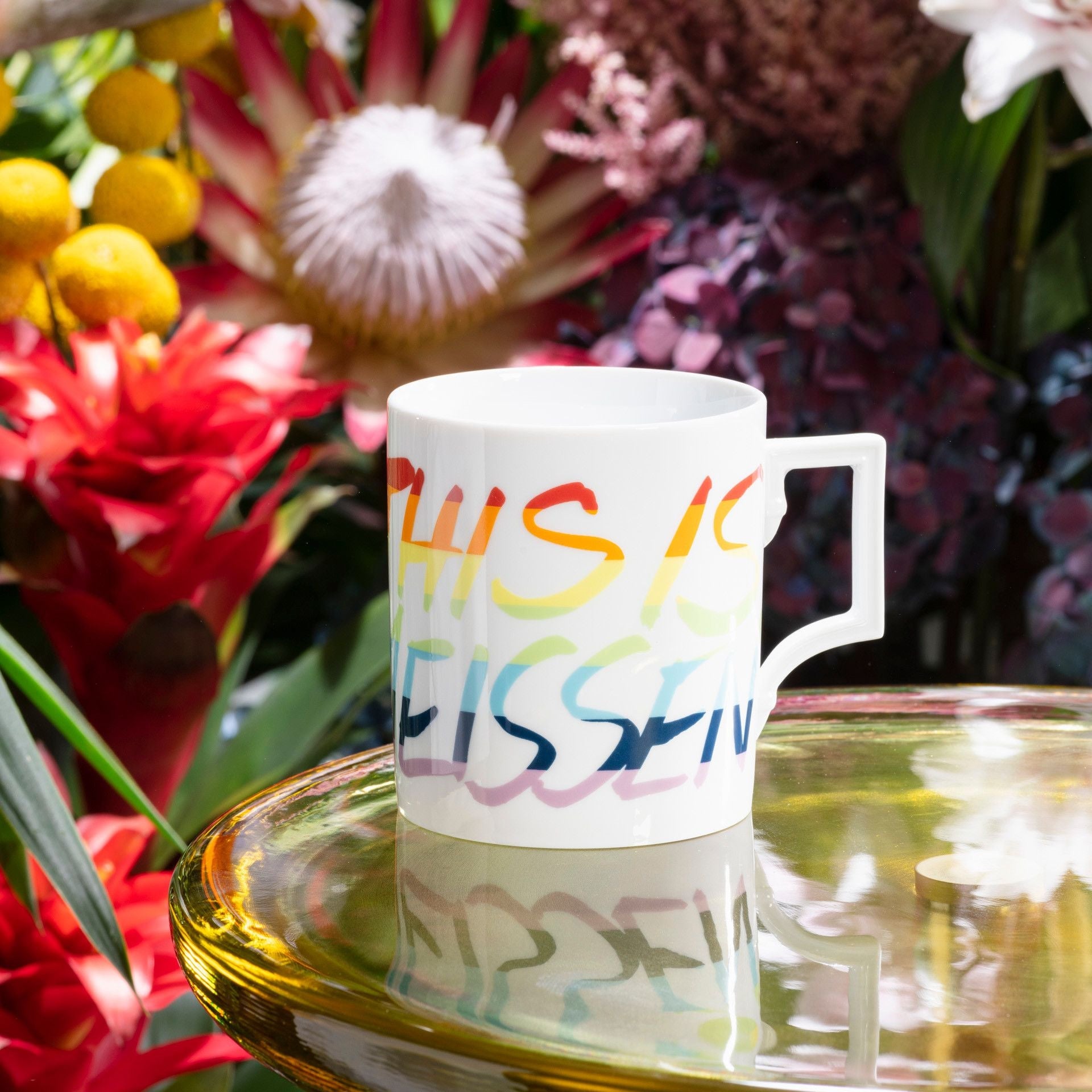 Henkelbecher, CSD - "This is Meissen", Regenbogenfarben, V 0,25 l | The Meissen Mug Collection - Berlin 79A356 - 55810 - Meissen Weimar