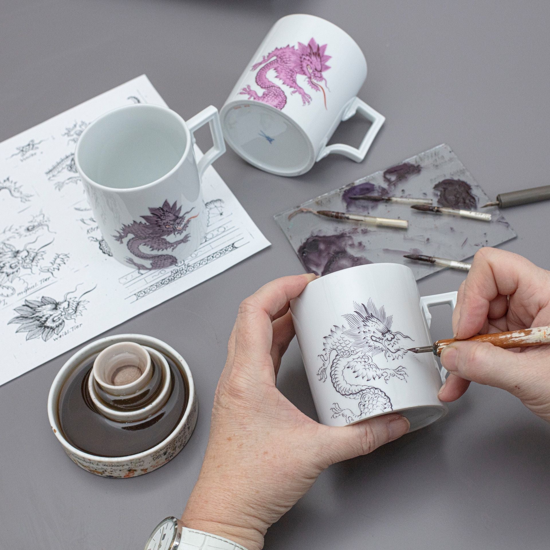 Henkelbecher, Malerei "Ming - Drache" purpur, 0,25 l, | The Meissen Mug Collection - Berlin 33A221 - 55810 - Meissen Weimar