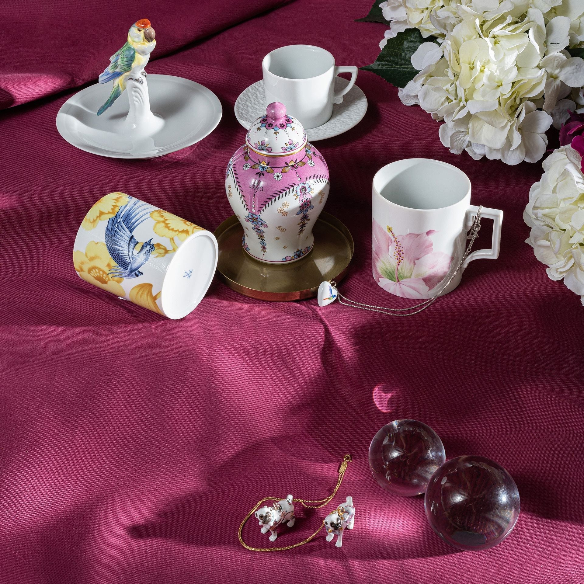 Henkelbecher, "Secret Garden", Kranich mit gelben Blüten, 0,25l | The Meissen Mug Collection - Berlin 79A450 - 55810 - Meissen Weimar
