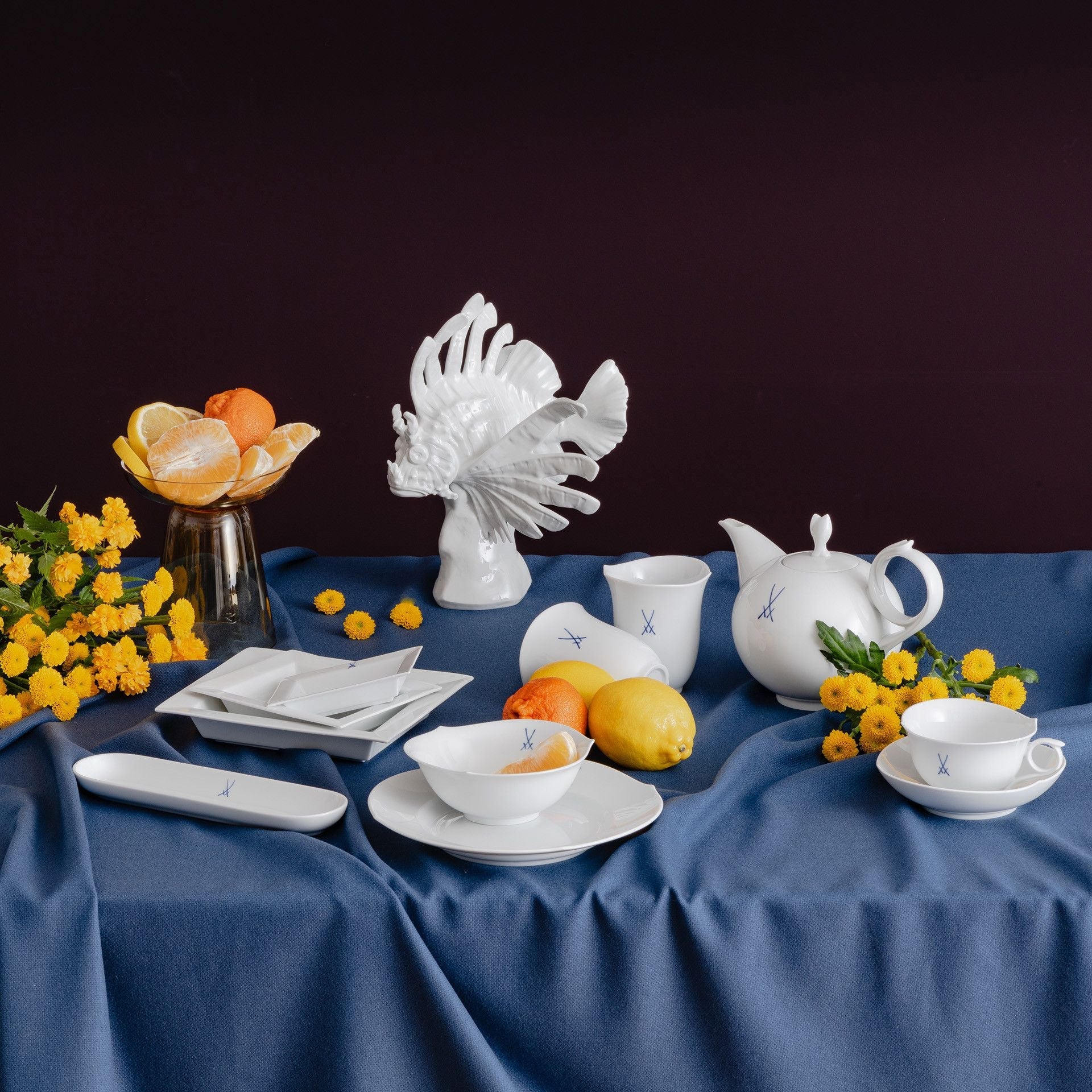Kaffeetasse auf Fuß, Markenzeichen 'Meissen', kobaltblau, V 0,15 l | Meissen Wellenspiel Pur 825001 - 28582 - Meissen Weimar