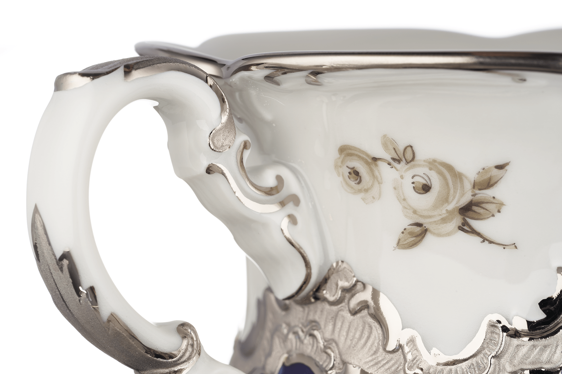 Kaffeetasse, Gestreute Röschen, weiß - grau, königsblau, Glanzplatin, V 0,16 l | Meissen B - Form 018677 - 15582 - Meissen Weimar