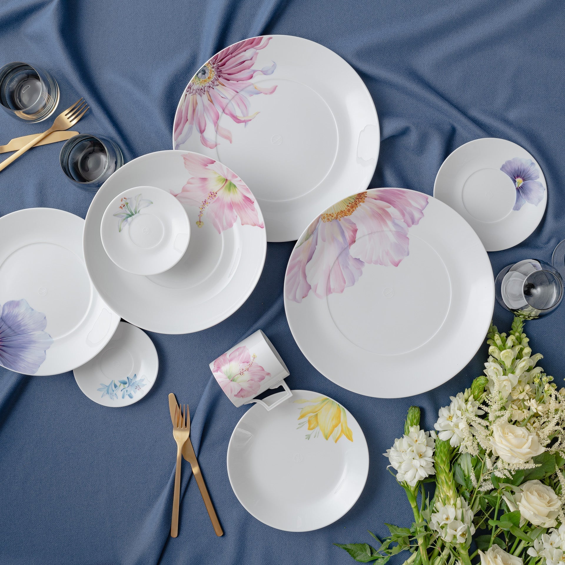 Kaffeeuntertasse, 'Giant Bloom', Trichterlilie, Ø 16,5 cm | Meissen Cosmopolitan 61A161 - 37562 - Meissen Weimar