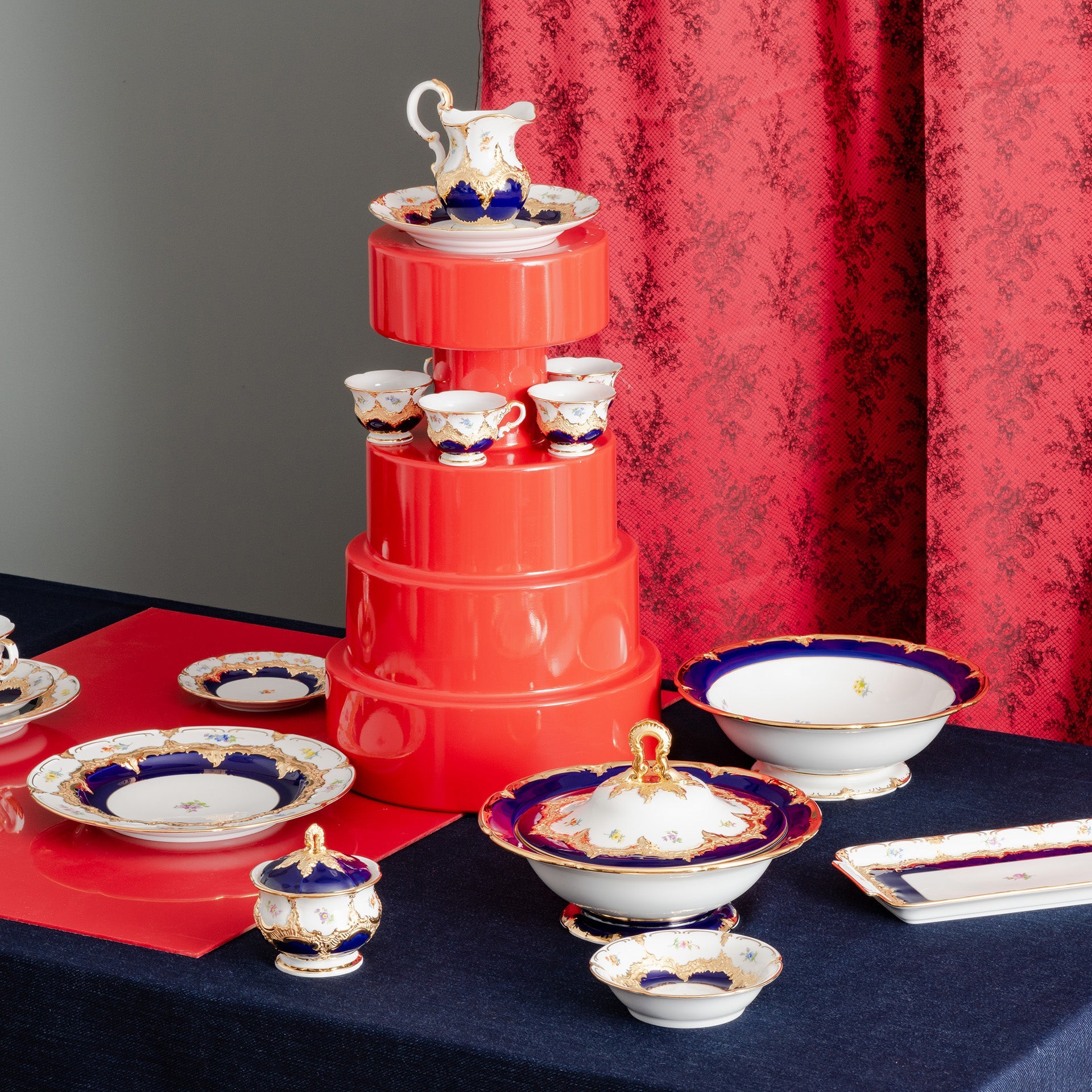 Kuchenplatte Gestreute Blümchen L 29 cm | Meissen B - Form 011079 - 15508 - Meissen Weimar