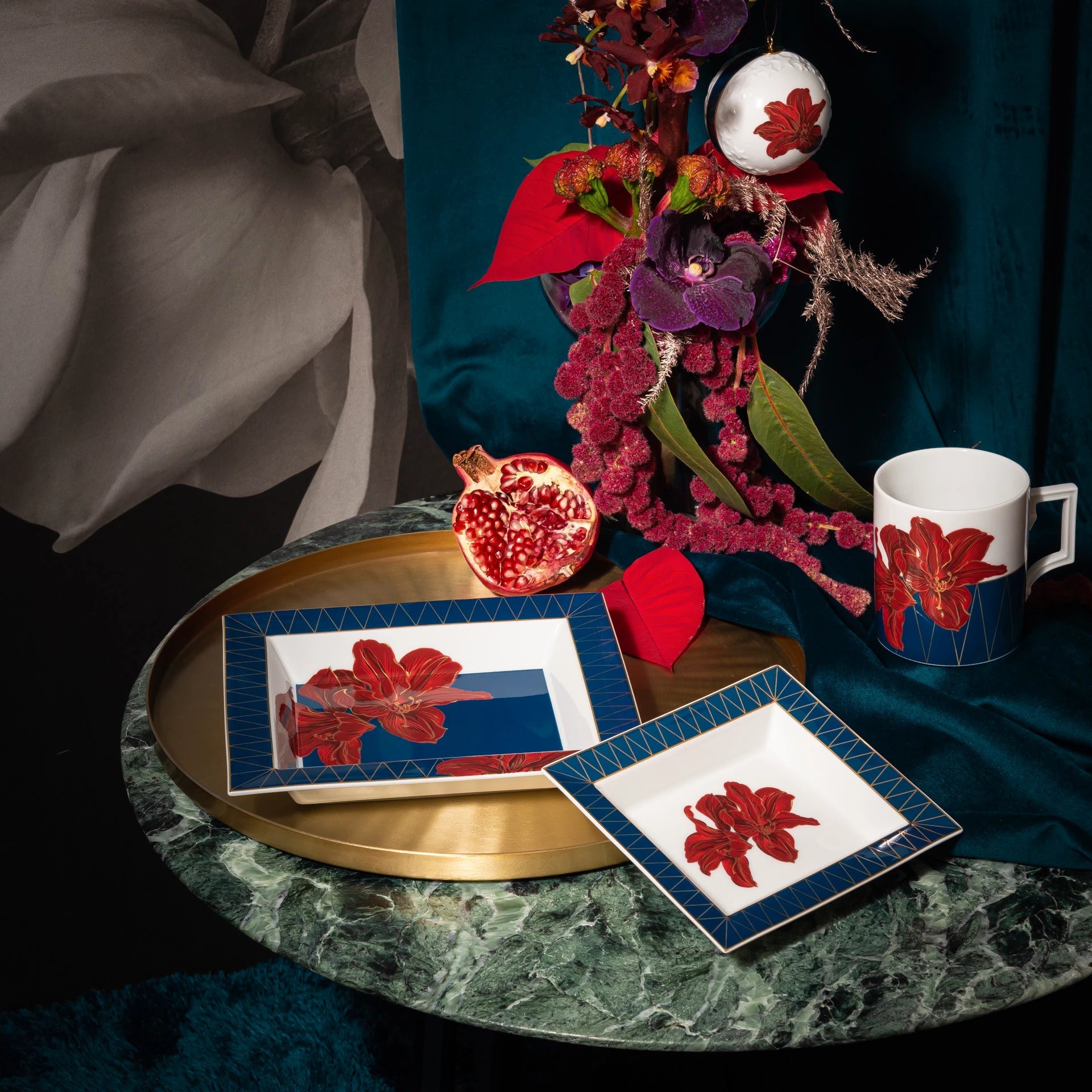 Kugel Reliefsterne, Amaryllis, Ø 7 cm | Meissen Zweigschmuck Kugel Kollektion 79A849 - 55M39 - Meissen Weimar