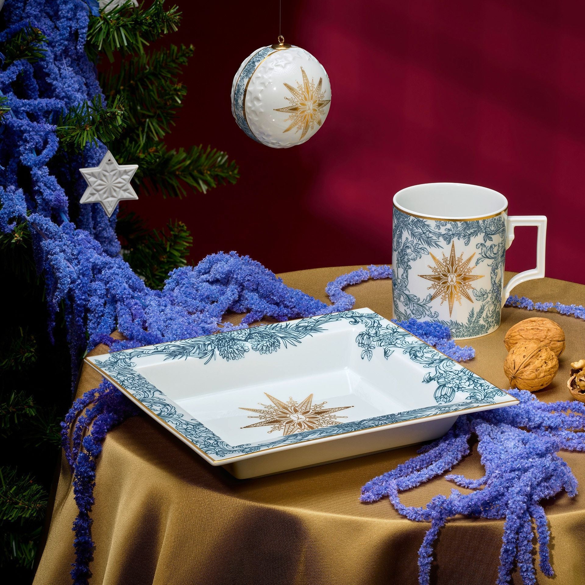 Kugel Reliefsterne, "Meissen Christmas Star", blau, Ø 7 cm | Meissen Zweigschmuck Kugel Kollektion 79A940 - 55M39 - Meissen Weimar