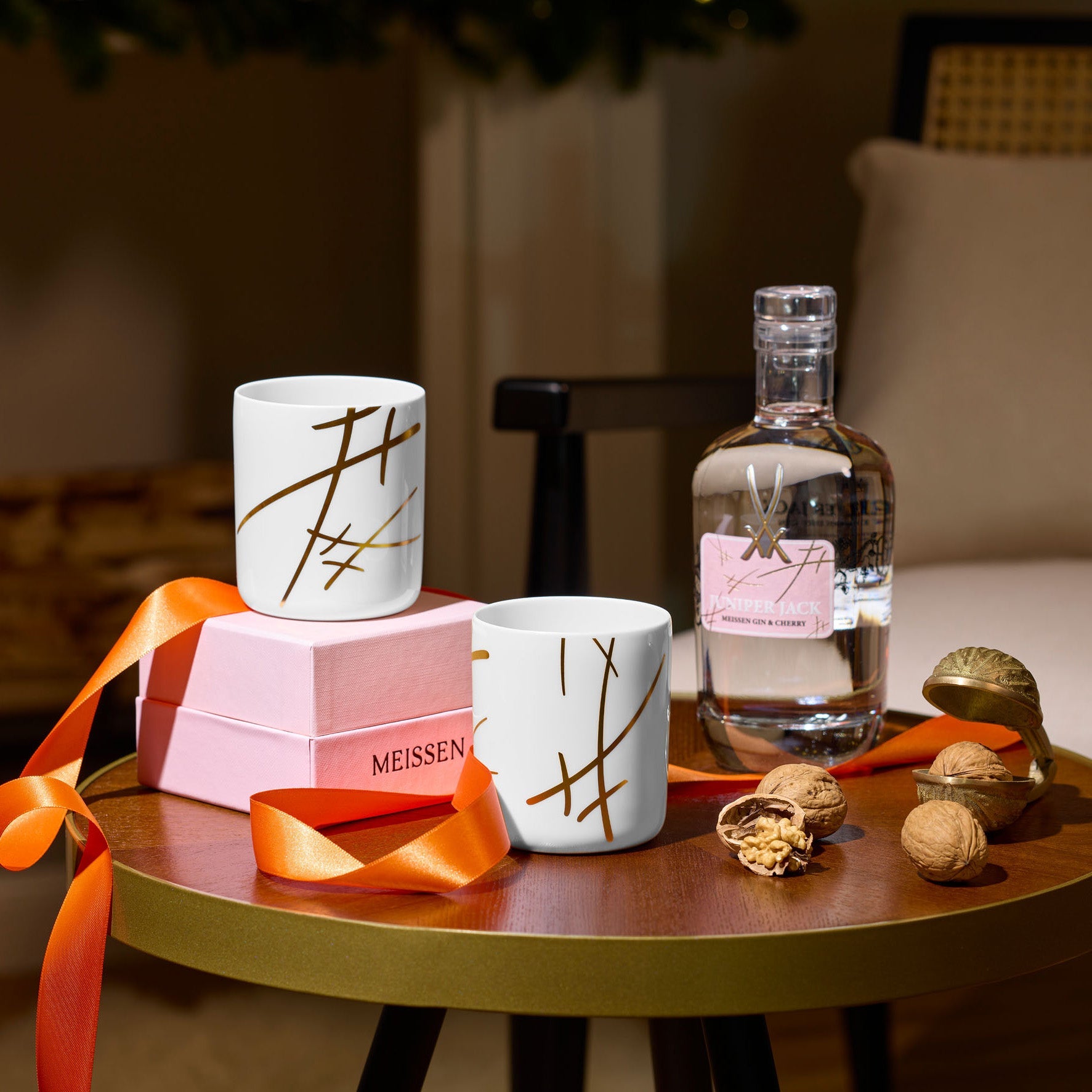 MEISSEN Gin - Set, 3 - tlg., Juniper Jack Meissen Gin & Cherry 0,5 l, 46,5 % vol., Gin - Becher, "Swords", V 0,2 l | Meissen Gourmet - Set 77A042 - 55M88 - Meissen Weimar