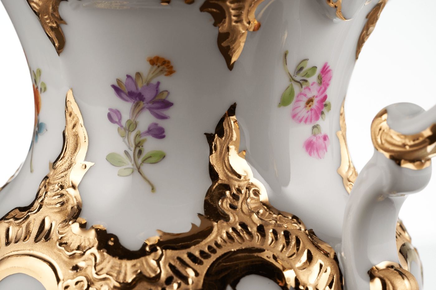 Milchkännchen Goldbronze gestreute Blümchen, H 13 cm | Meissen B - Form 010179 - 15765 - Meissen Weimar