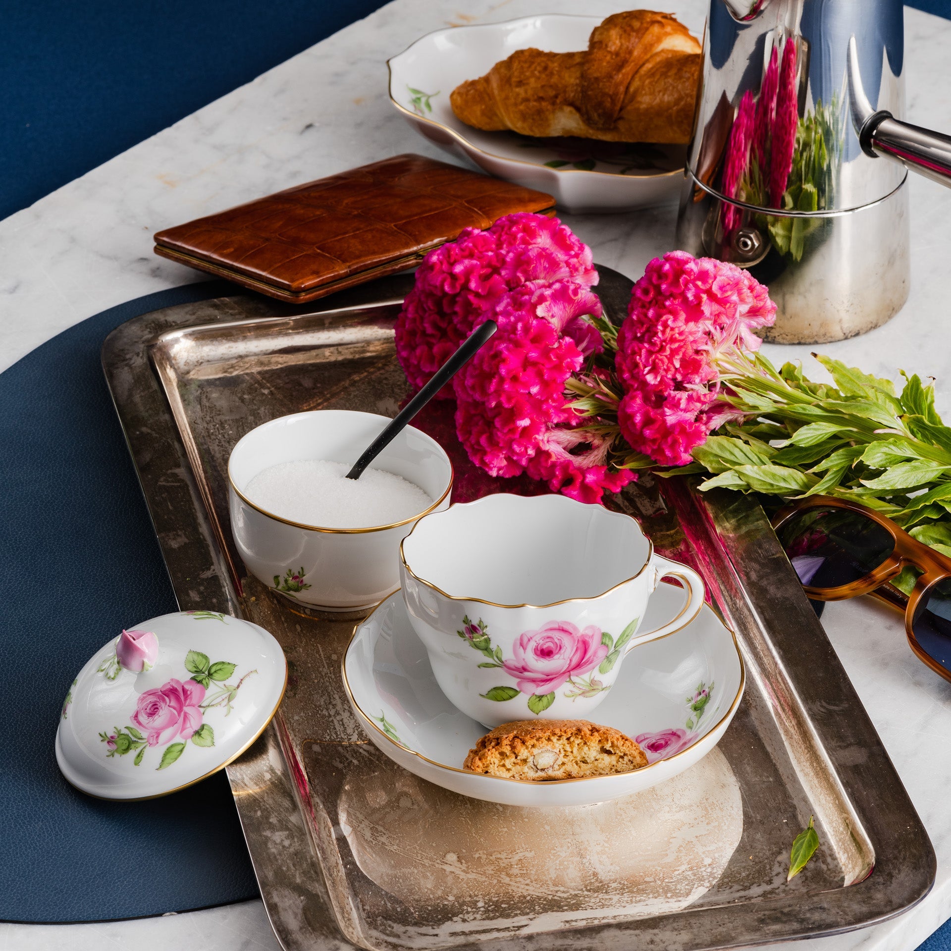 Milchkännchen, klein, Rose mitte, bunt, Goldrand, V 0,15 l | Meissen Neuer Ausschnitt 020110-00763 - Meissen Weimar