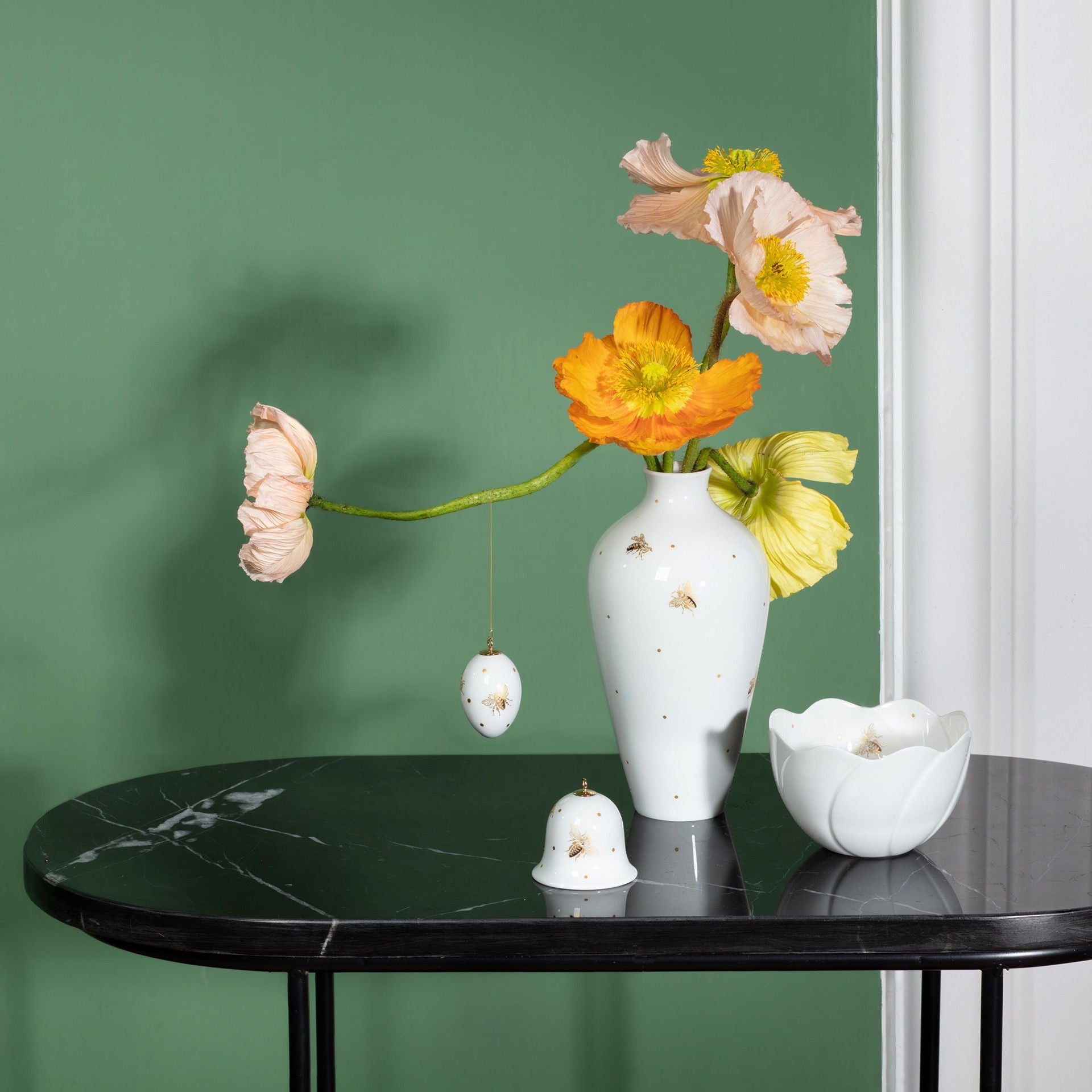 Miniatur - Glocke, Bienen mit Goldpunkten, H 5 cm | Meissen Zweigschmuck Glocken Kollektion 71A168 - 55M02 - Meissen Weimar