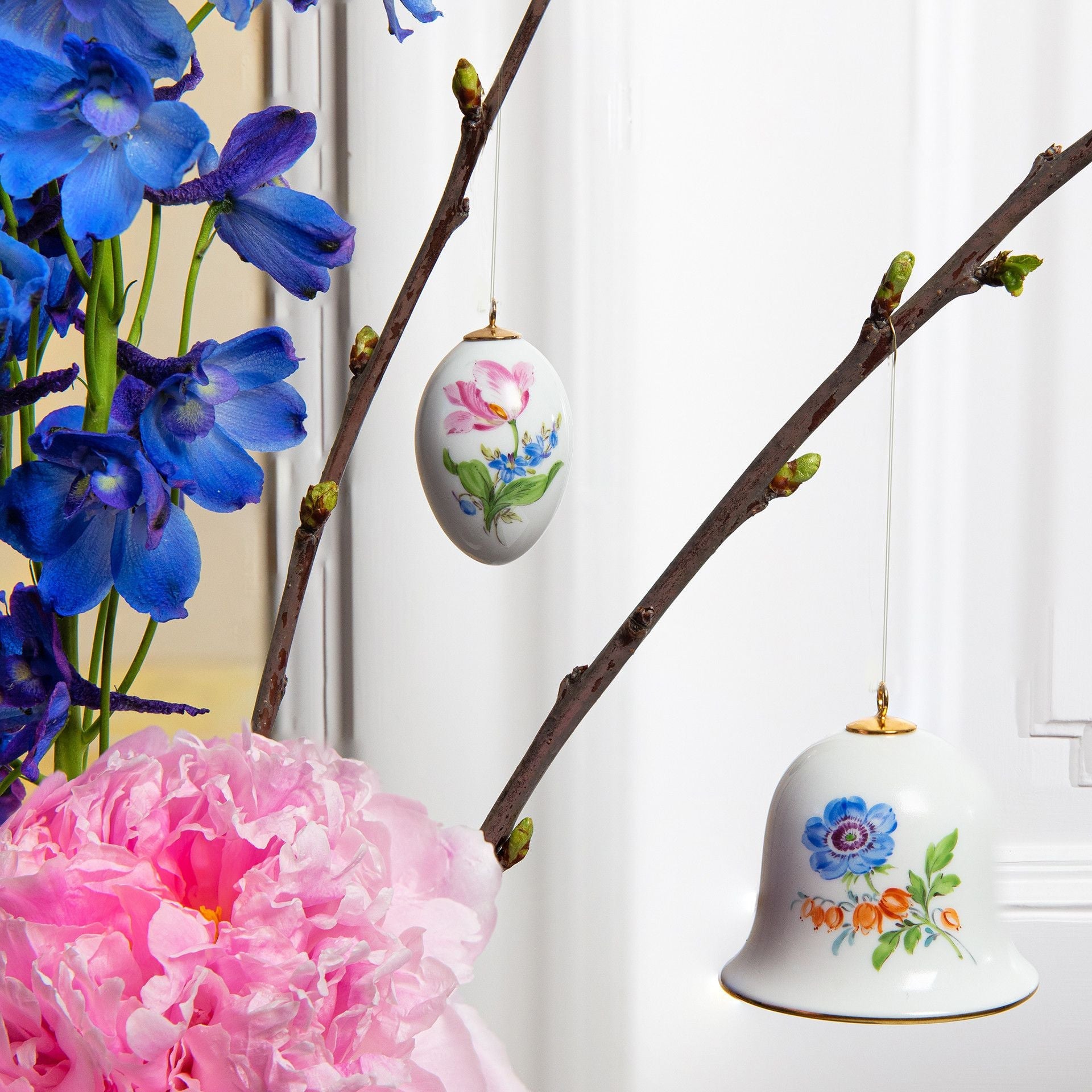 Miniatur - Glocke, Vintage Blume 2, Anemone, H 5 cm | Meissen Zweigschmuck Glocken Kollektion 04C007 - 55M02 - Meissen Weimar