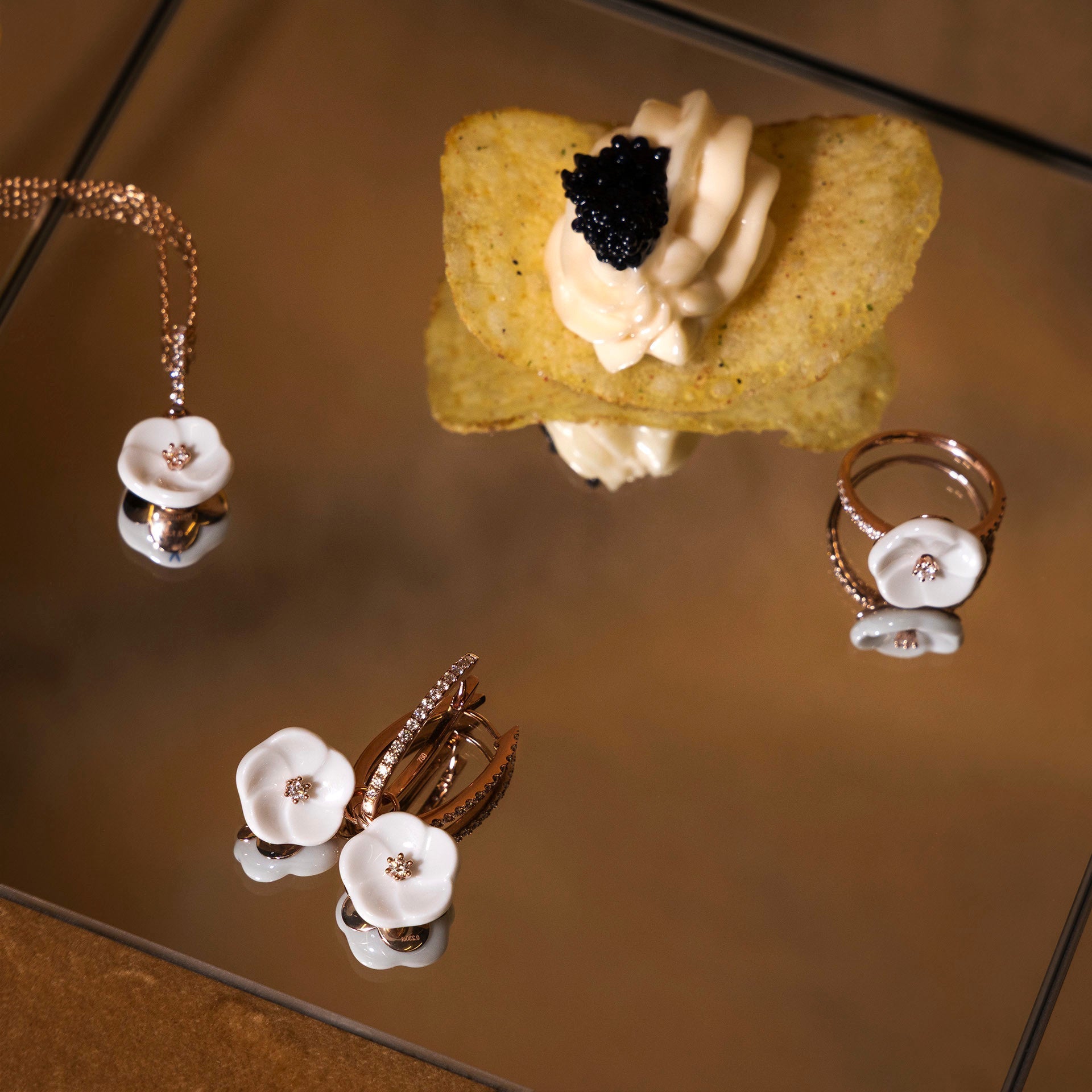 Ohrringe, 750 Roségold, 2 Porzellanblüten M, 32 Brillanten 0,46 ct, VS, fw, Vollschliff Gut | Meissen Royal Blossom Diamond MPJ55BL17800 - Meissen Weimar