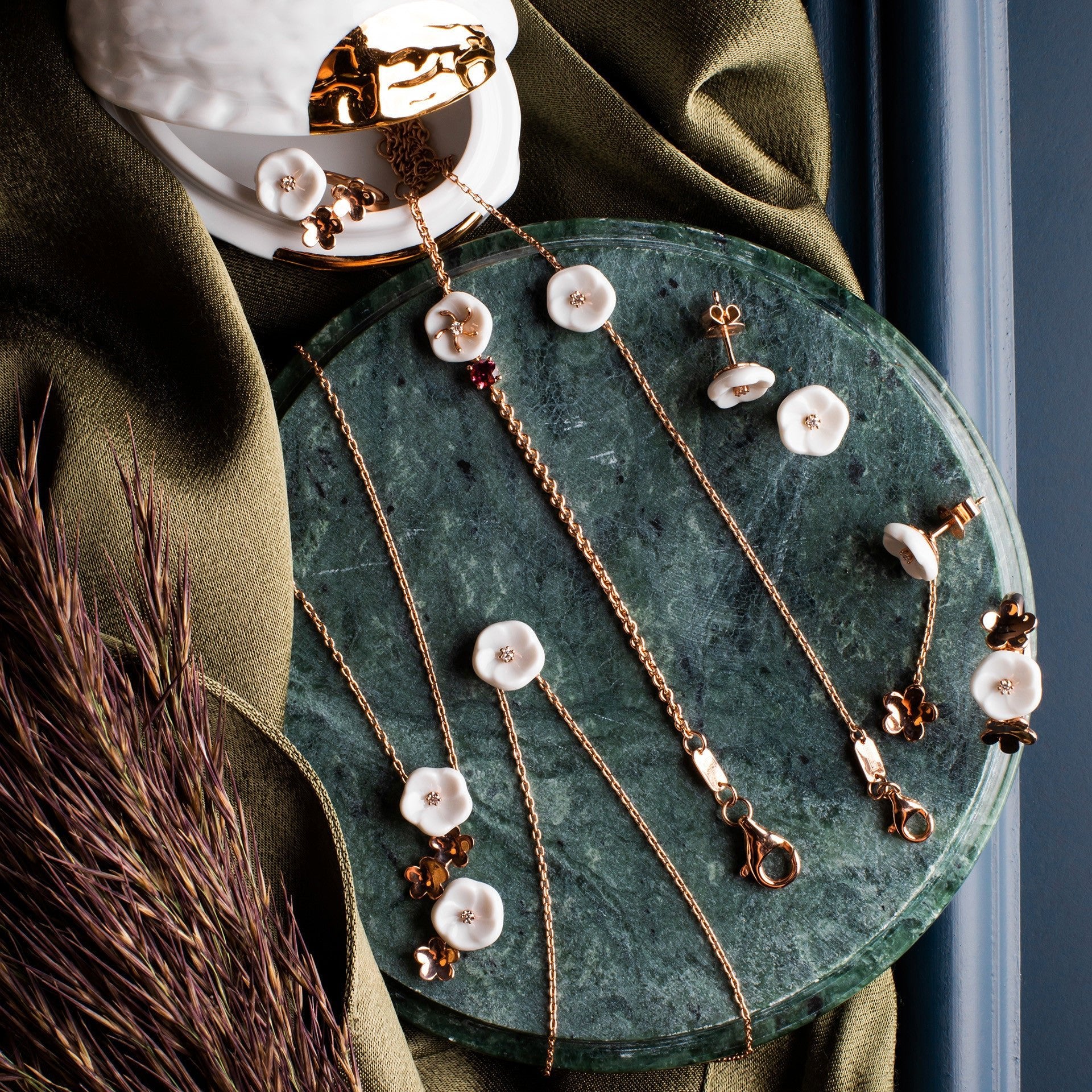 Ohrringe, Royal Blossom Bouquet, 2 Blüten, Roségold 750 | Meissen Royal Blossom Collection mpj55bl18600 - Meissen Weimar