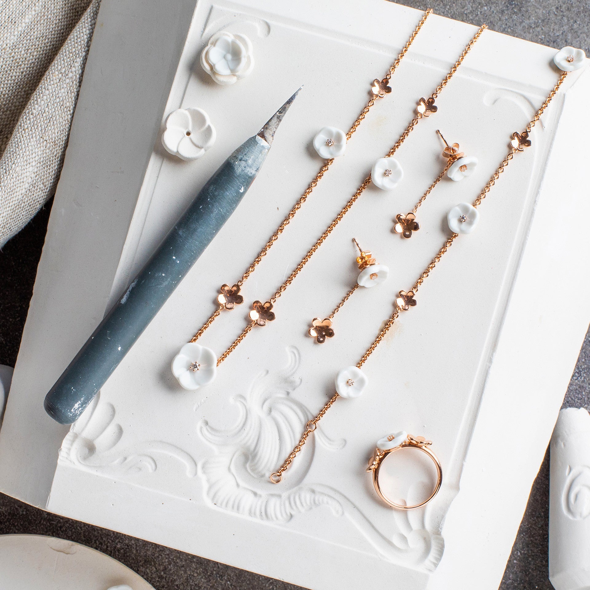 Ohrringe, Royal Blossom Bouquet, 2 Blüten, Roségold 750 | Meissen Royal Blossom Collection mpj55bl18600 - Meissen Weimar