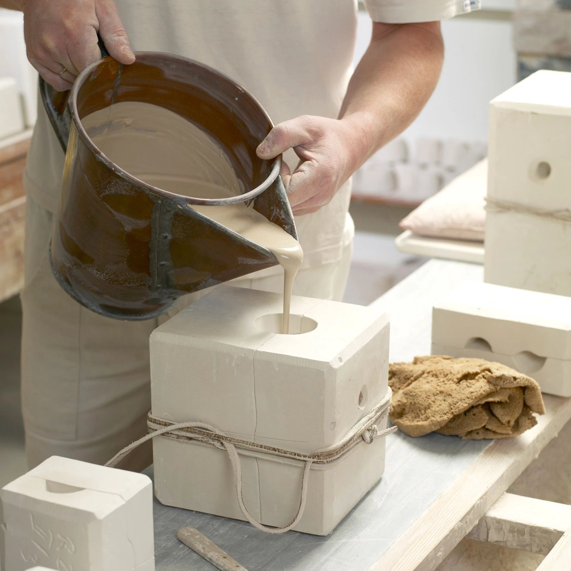 Osterei, groß, "Golden Onion Style", Seladon, H 7 cm | Meissen Zweigschmuck Osterei Kollektion 79B380 - 55N32 - Meissen Weimar