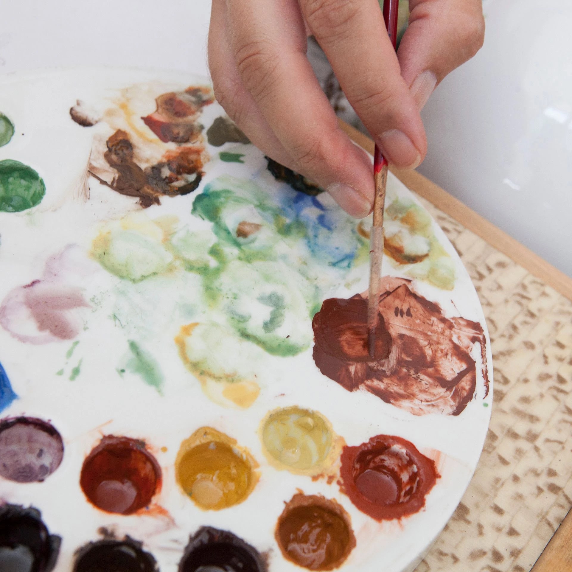 Osterei, groß, Hausrotschwanz, Vogel des Jahres 2025, H 7 cm | Meissen Zweigschmuck Osterei Kollektion 26A123 - 55N32 - Meissen Weimar