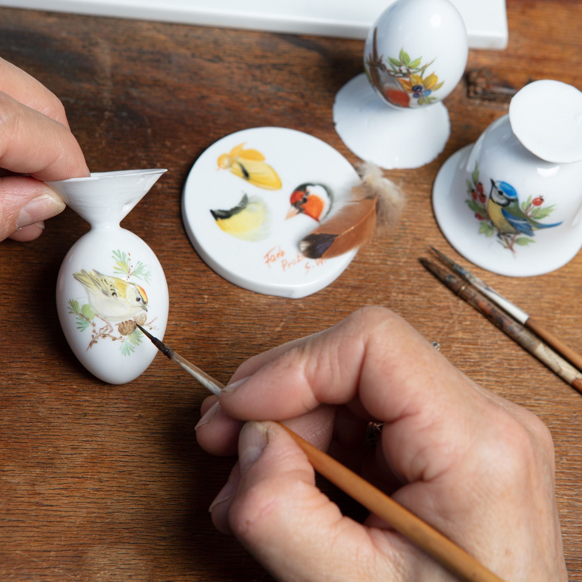 Osterei mit Vogelmalerei, Goldhähnchen, H 4,5 cm | Meissen Exklusiv - Geschenke 26C010 - 55M03 - Meissen Weimar