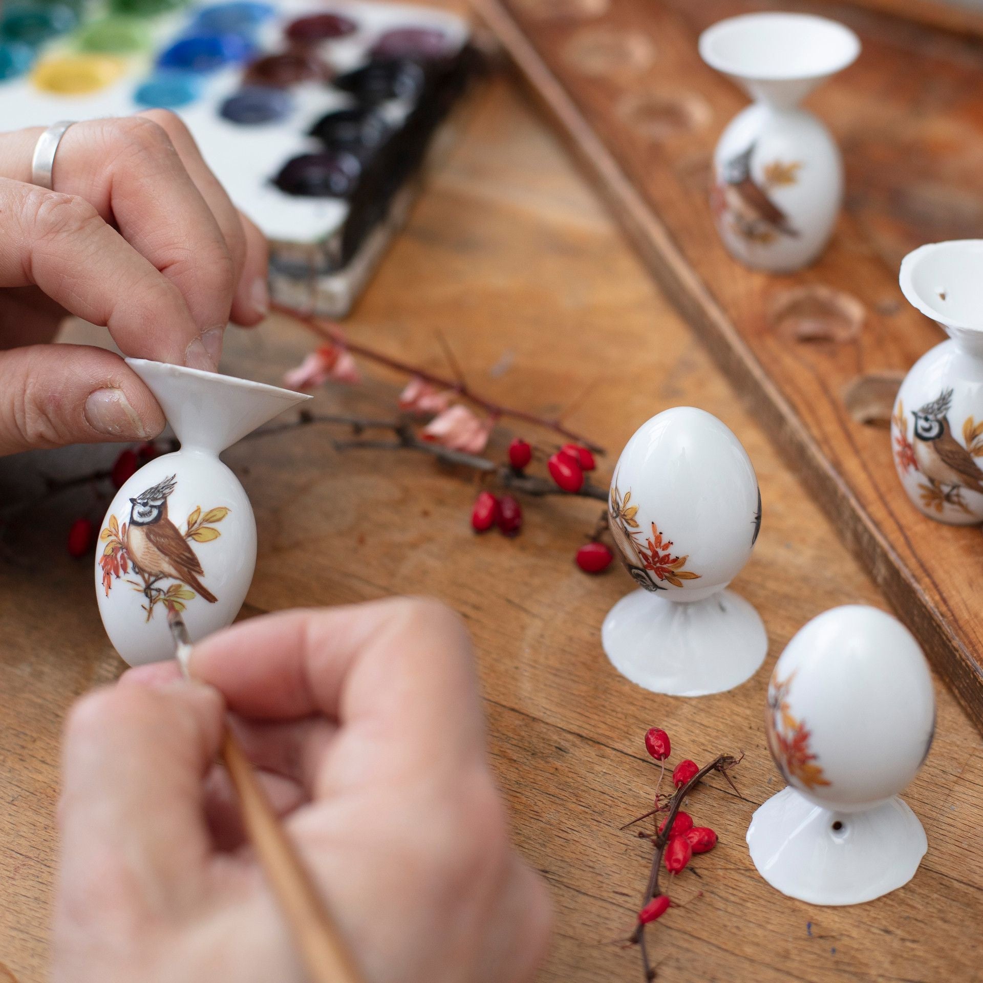 Osterei, Vogelmalerei Haubenmeise, H 4,5 cm | Meissen Zweigschmuck Osterei Kollektion 26C009 - 55M03 - Meissen Weimar