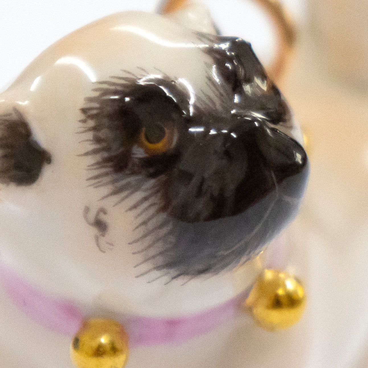 Porzellananhänger Hund Mops Rose Edition 3,4 cm | Meissen Porzellananhänger 90a485 - 78m21 - Meissen Weimar