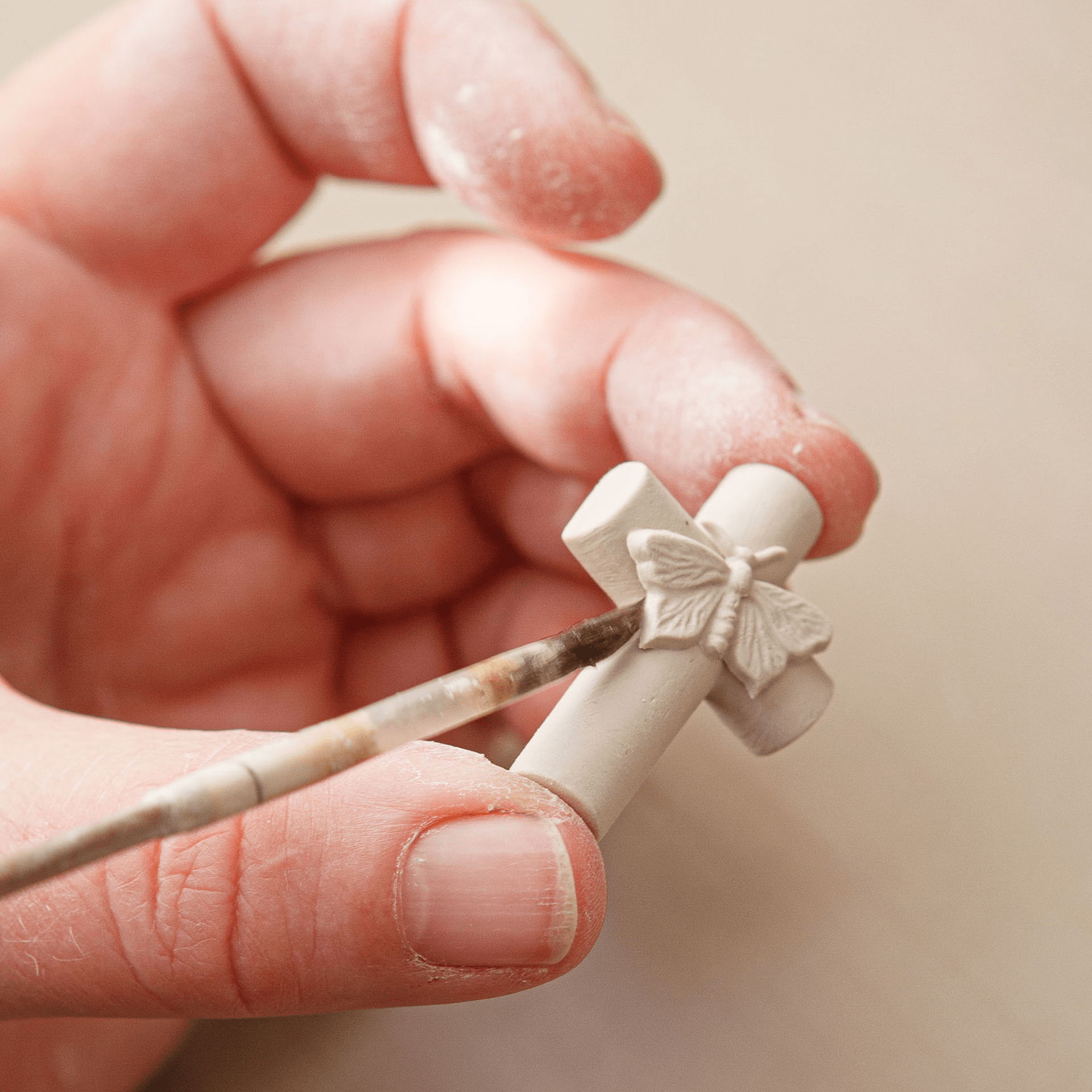 Porzellananhänger Kreuz Schmetterling Weiß, Roségold 750 | Meissen Porzellananhänger 000001-55m71 - Meissen Weimar